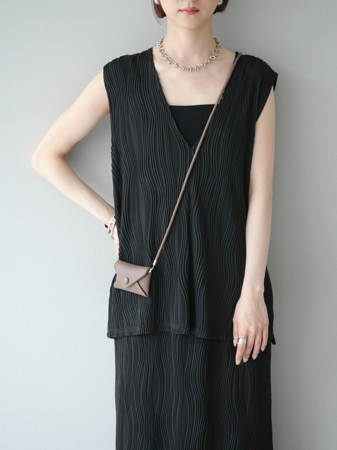 [SET]ウェーブパイピングVネックベスト+カップ付テレコリブベアキャミソール(2set)