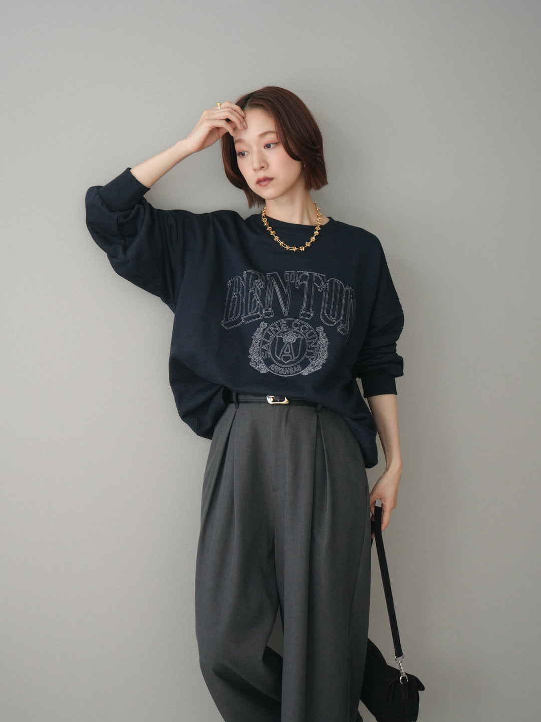 [SET]カレッジロゴ刺繍BIGスウェットプルオーバー+サテンベルトタックワイドパンツ(2set)