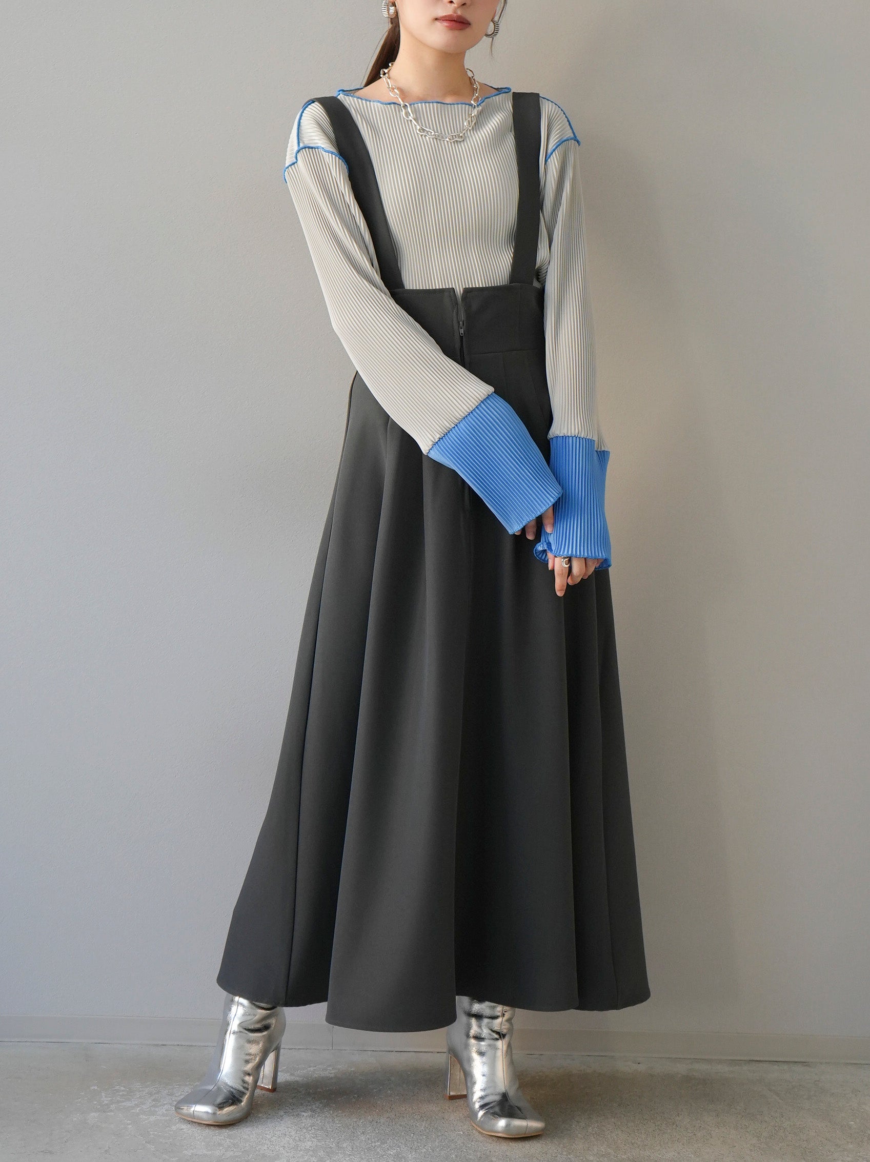 予約]配色プリーツボートネックトップス/グレー×ブルー – Lumier
