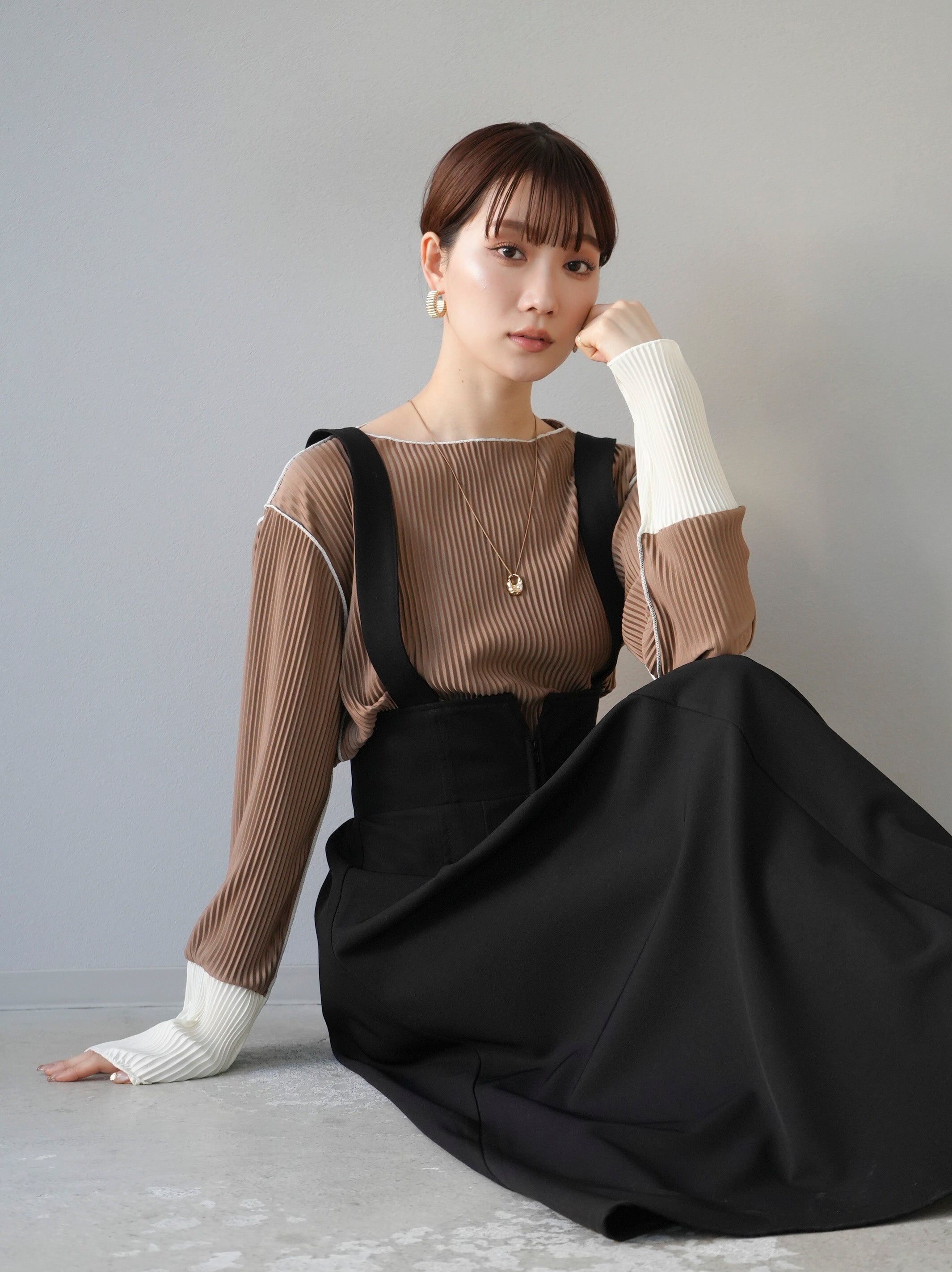 予約]配色プリーツボートネックトップス/ブラウン×アイボリー – Lumier