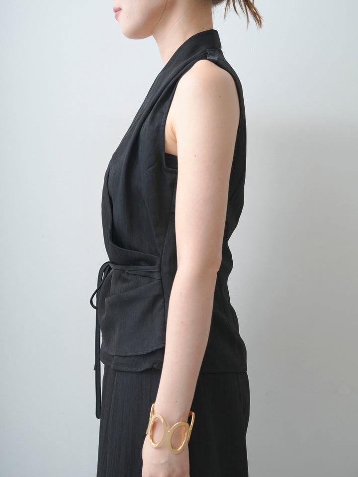[予約]ドレープラップノースリトップス/black