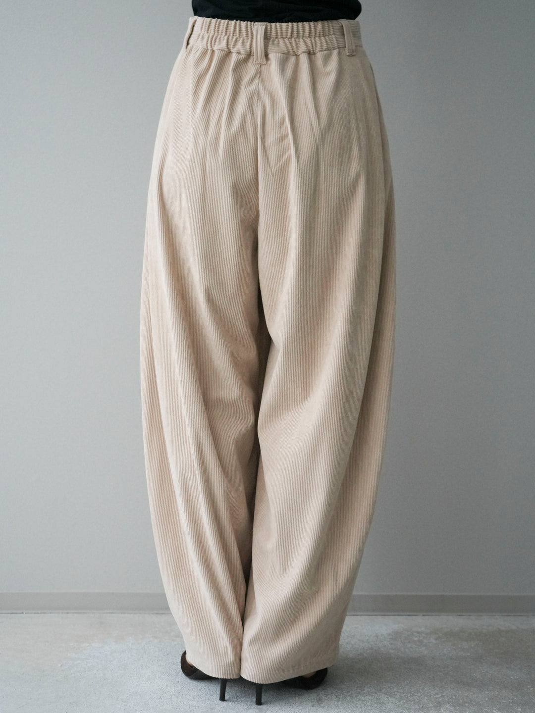 [予約]コーデュロイサイドタックコクーンパンツ/beige
