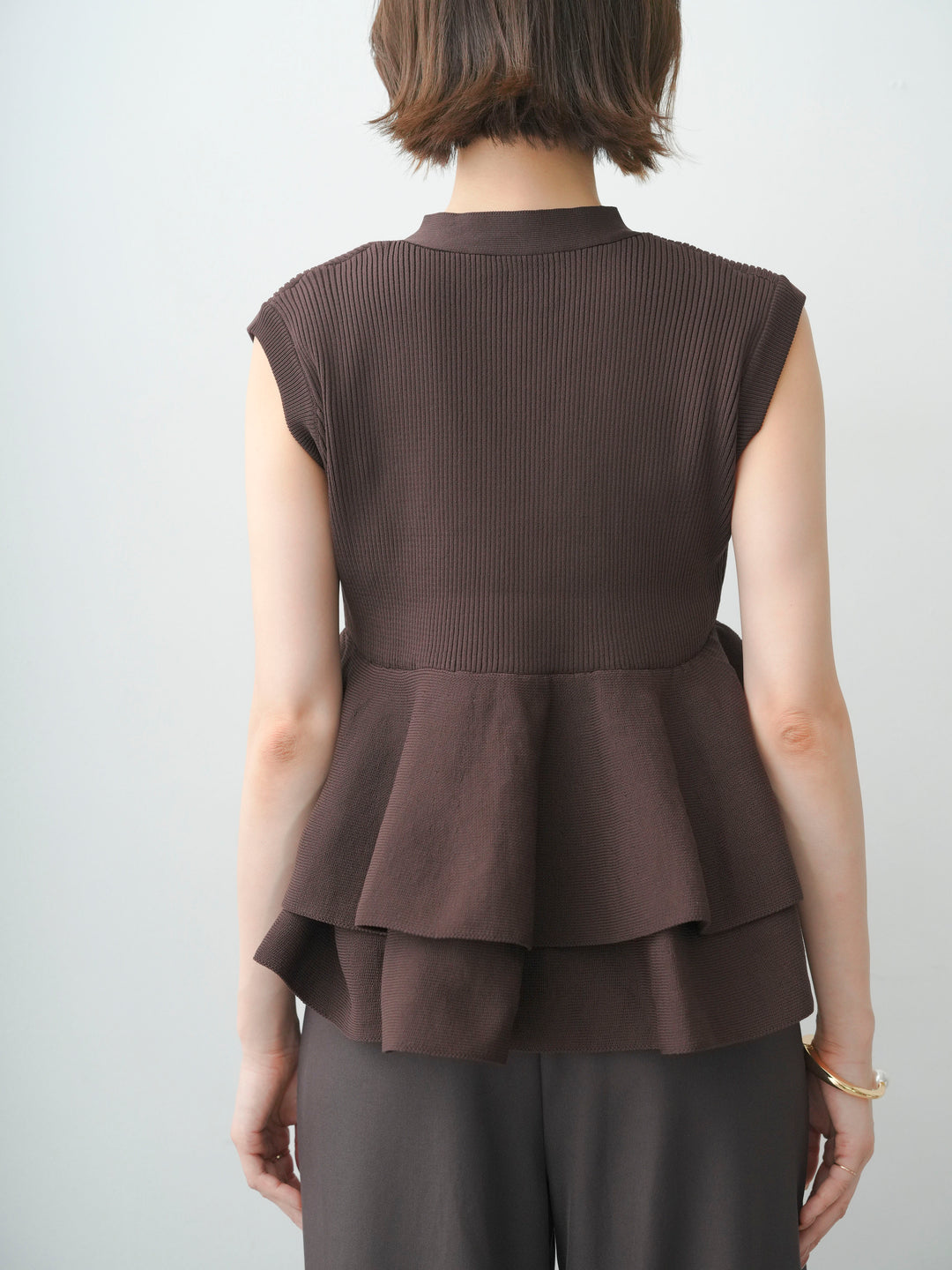 [予約]ダブルフリルペプラムノースリニットトップス/brown