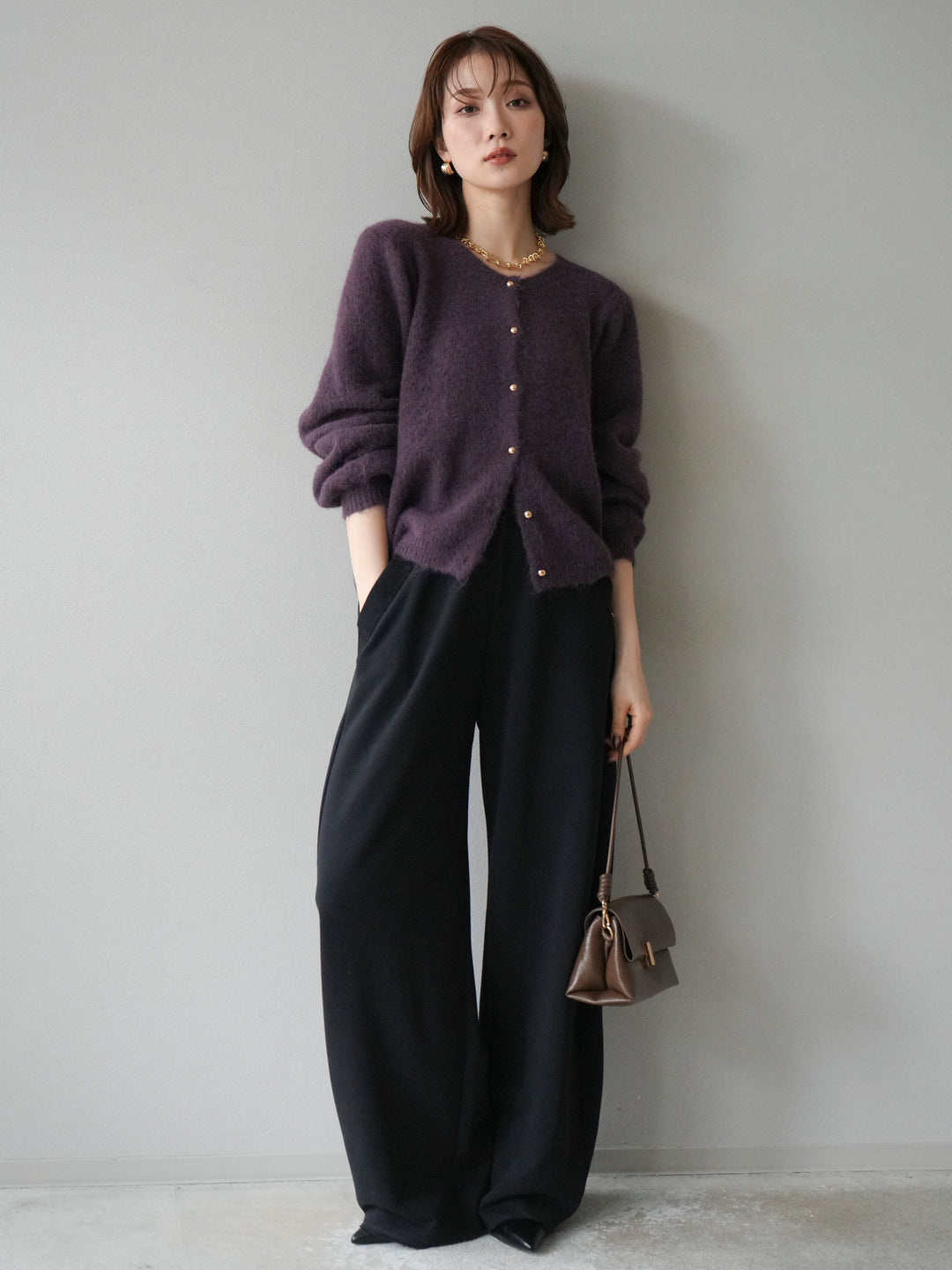 [SET]ゴールドボタンニットカーディガン+アウトシームカットオフスエットパンツ(2set)