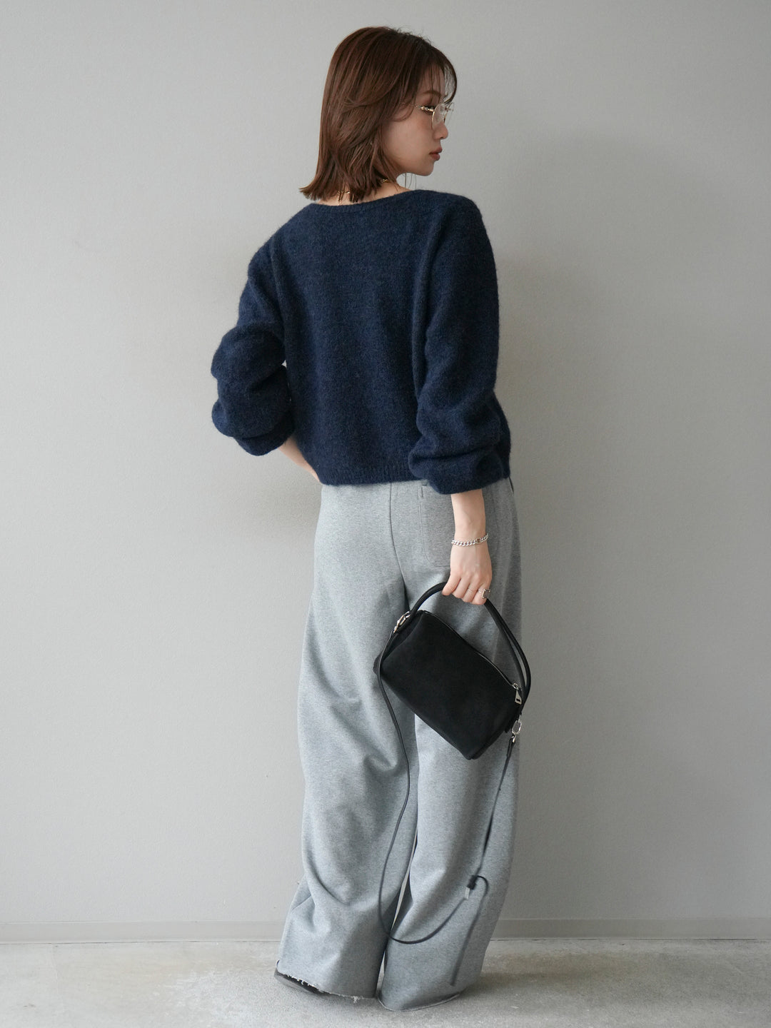 [SET]ゴールドボタンニットカーディガン+アウトシームカットオフスエットパンツ(2set)