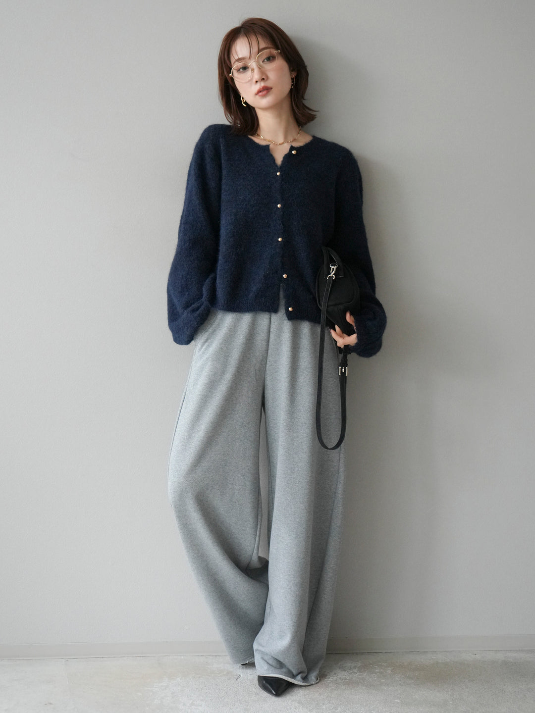[SET]ゴールドボタンニットカーディガン+アウトシームカットオフスエットパンツ(2set)