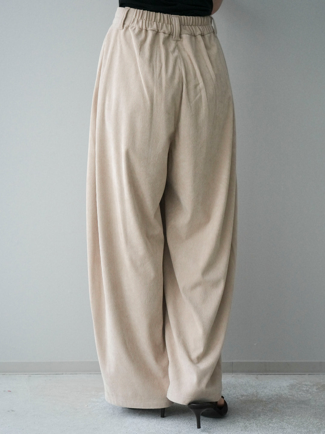 [予約]コーデュロイサイドタックコクーンパンツ/beige