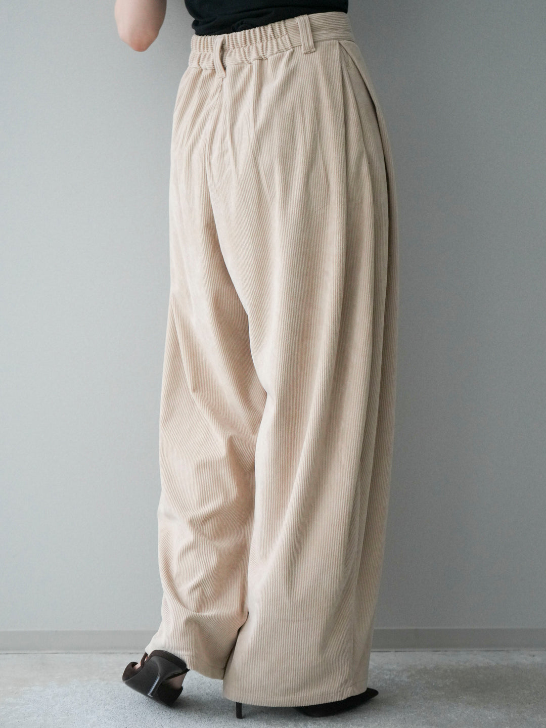 [予約]コーデュロイサイドタックコクーンパンツ/beige