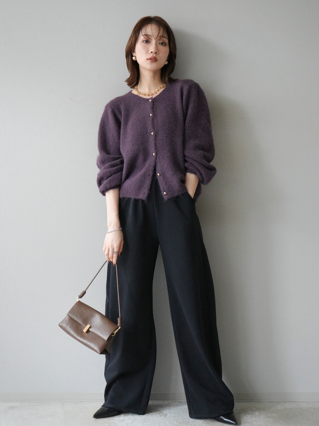 [SET]ゴールドボタンニットカーディガン+アウトシームカットオフスエットパンツ(2set)