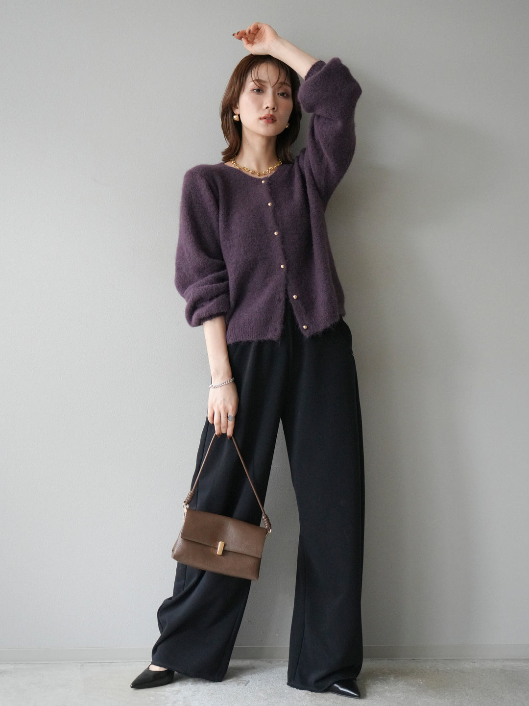 [SET]ゴールドボタンニットカーディガン+アウトシームカットオフスエットパンツ(2set)