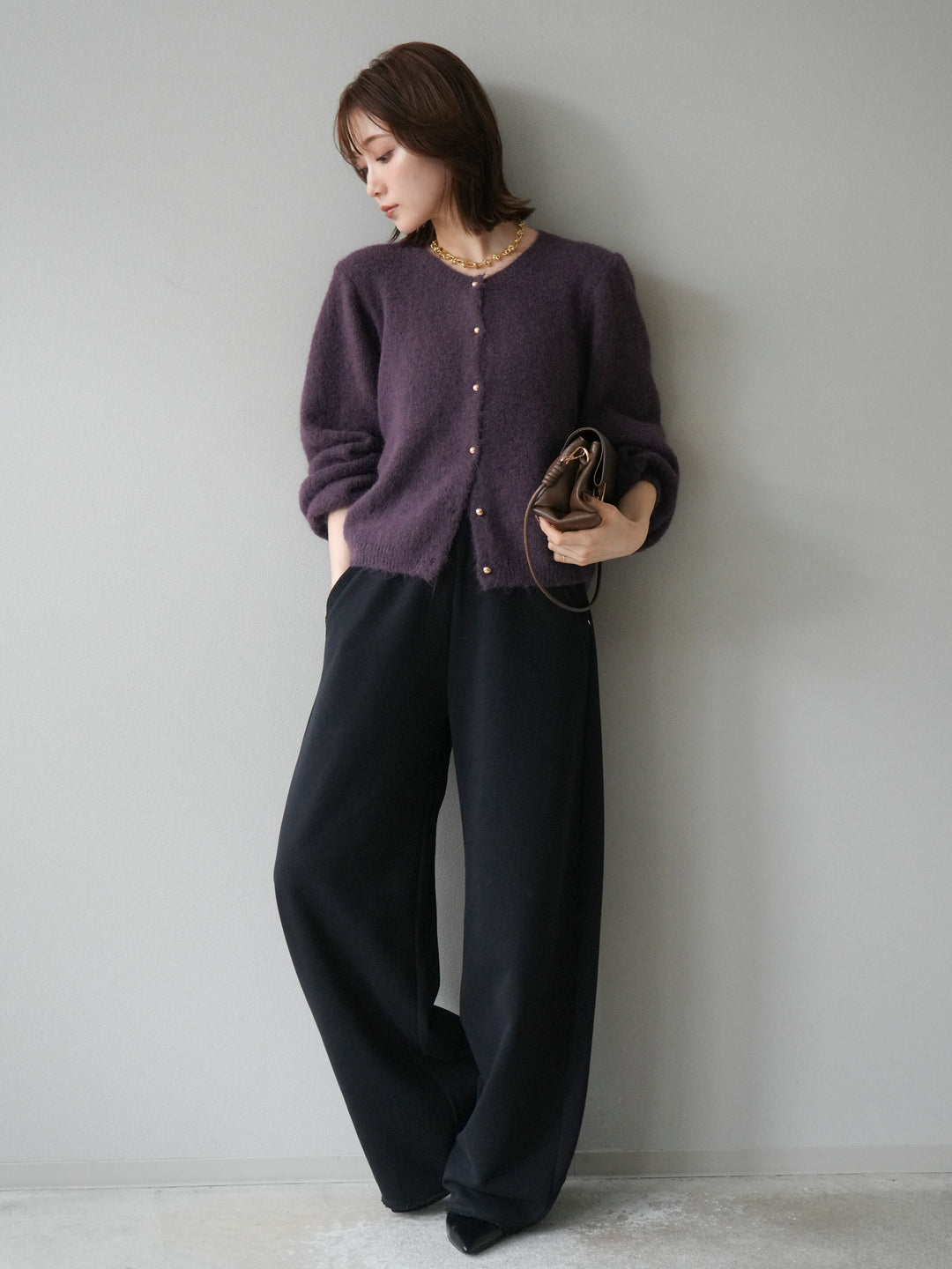 [SET]ゴールドボタンニットカーディガン+アウトシームカットオフスエットパンツ(2set)