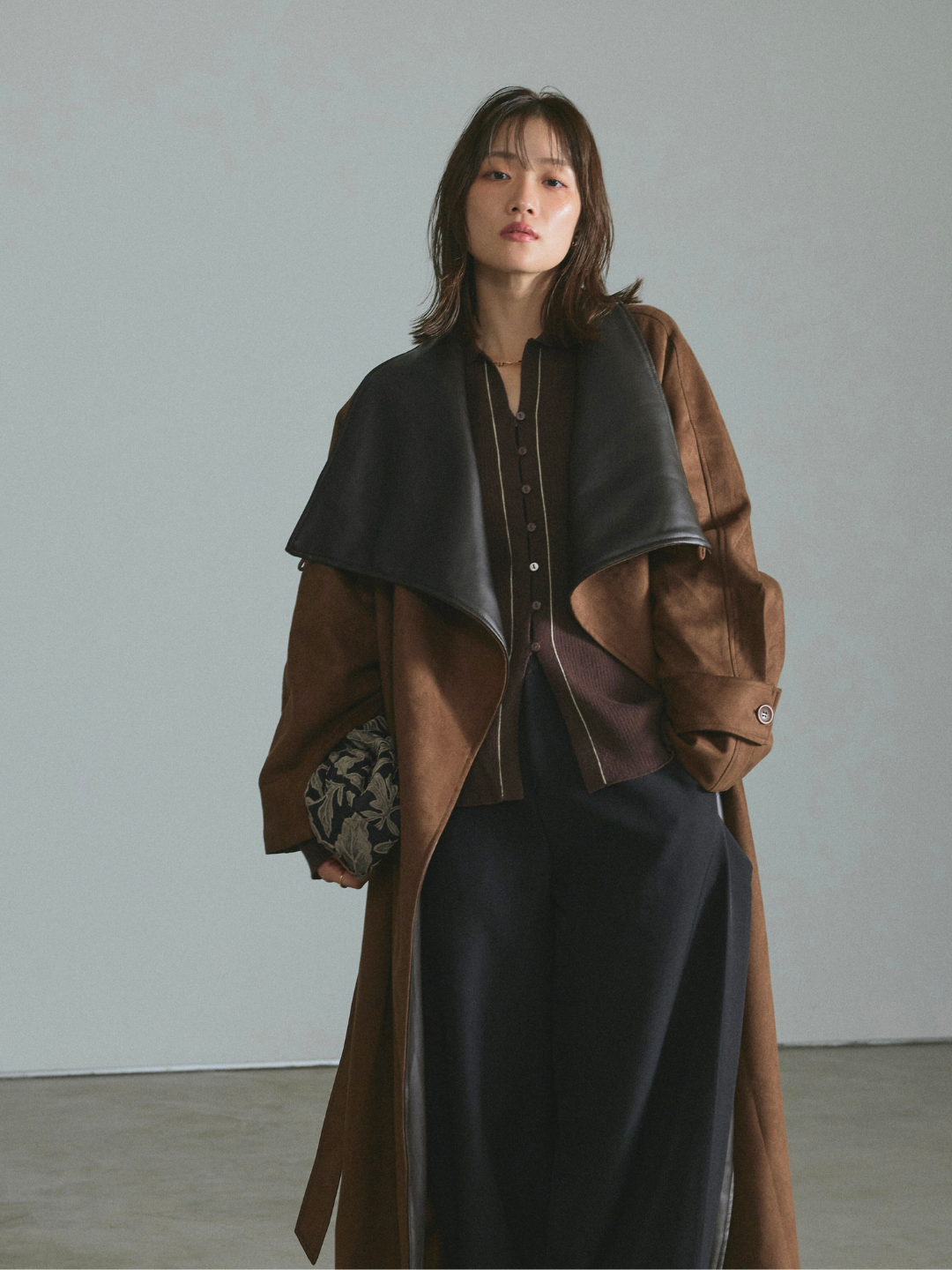 【Allure】[SET]レザーカラースウェードロングコート+リブ配色ラインポロニットカーディガン(2set)