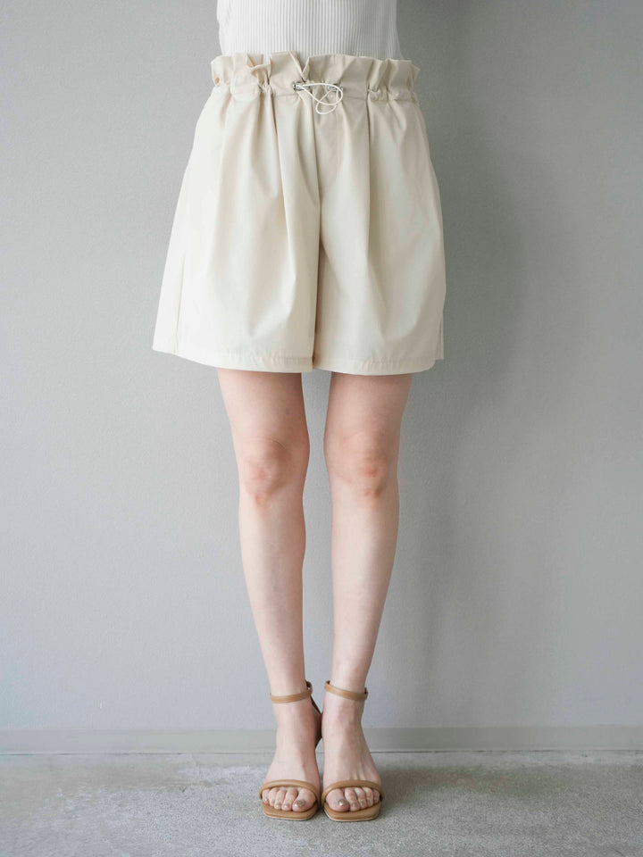 [預購] ICE TOUCH 荷葉邊褶皺短褲/米白色