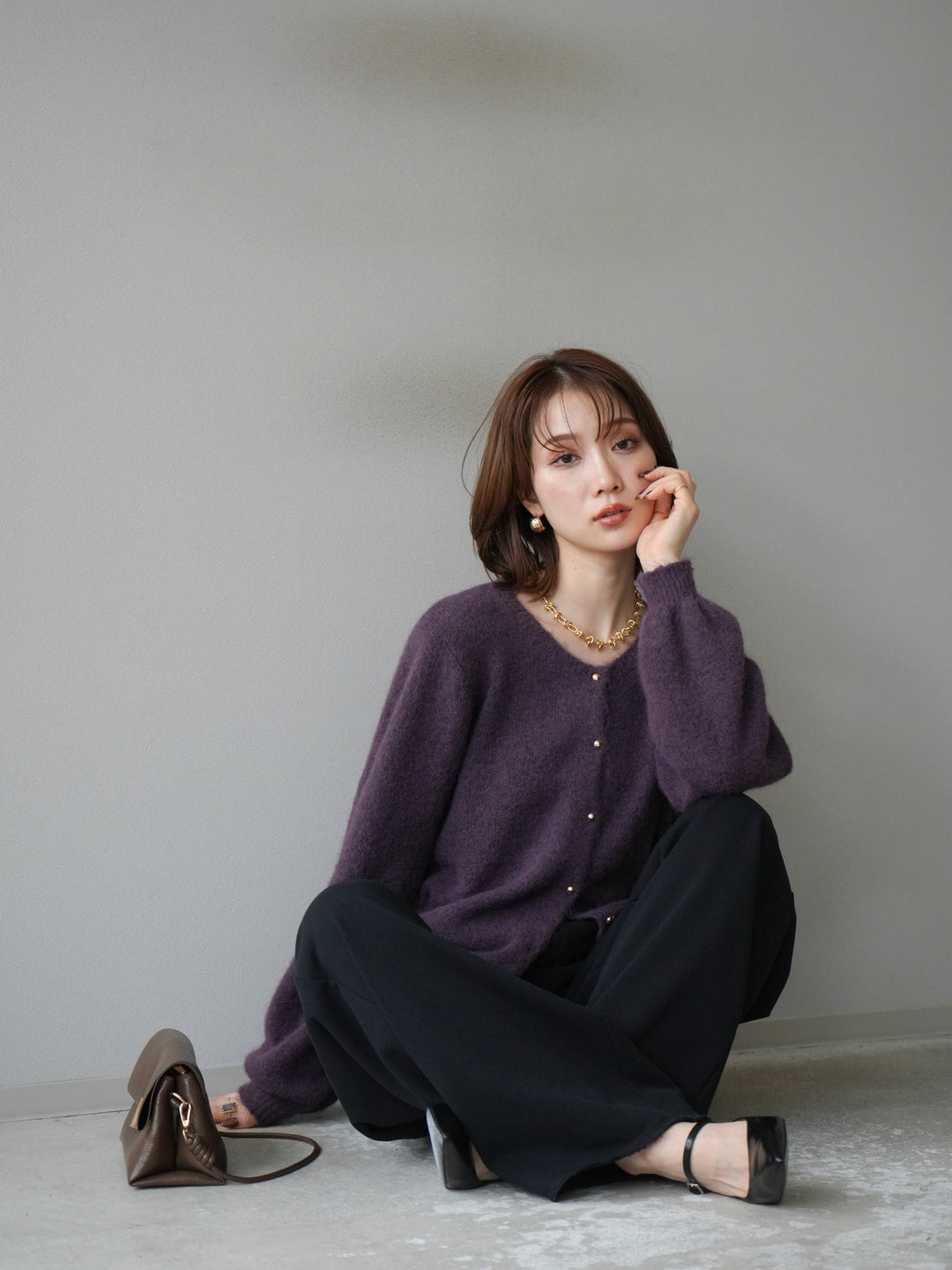 [SET]ゴールドボタンニットカーディガン+アウトシームカットオフスエットパンツ(2set)