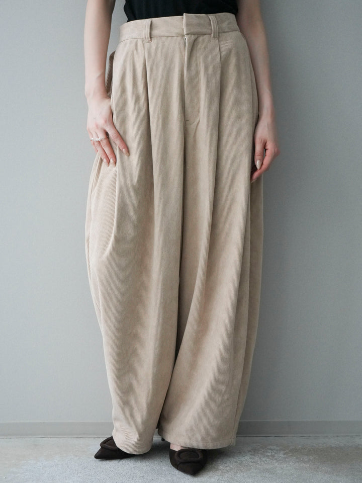 [予約]コーデュロイサイドタックコクーンパンツ/beige