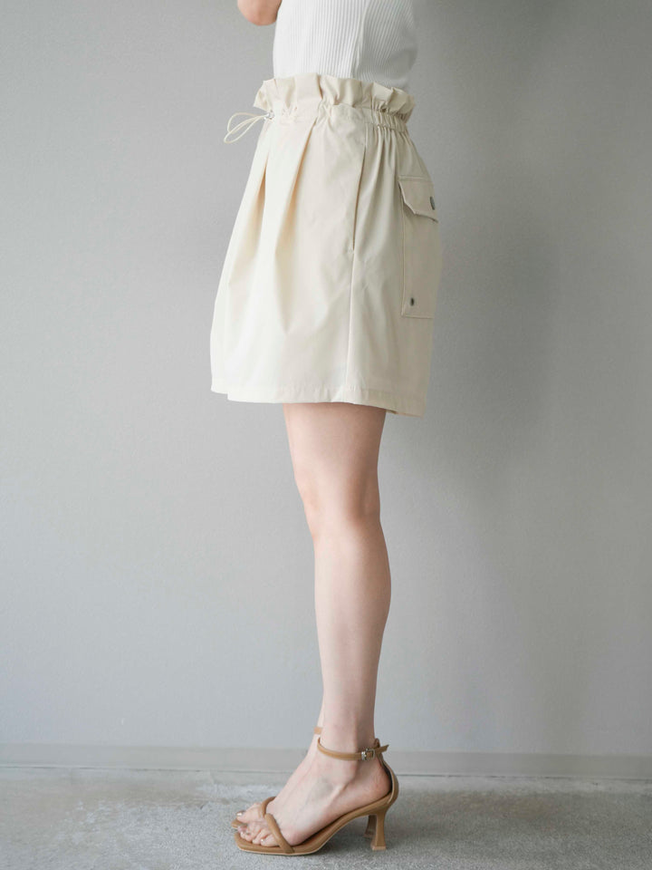 [預購] ICE TOUCH 荷葉邊褶皺短褲/米白色