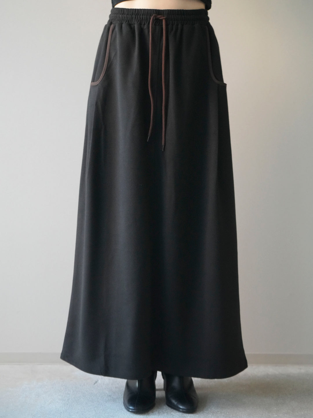 [予約]配色パイピングIラインスカート/black