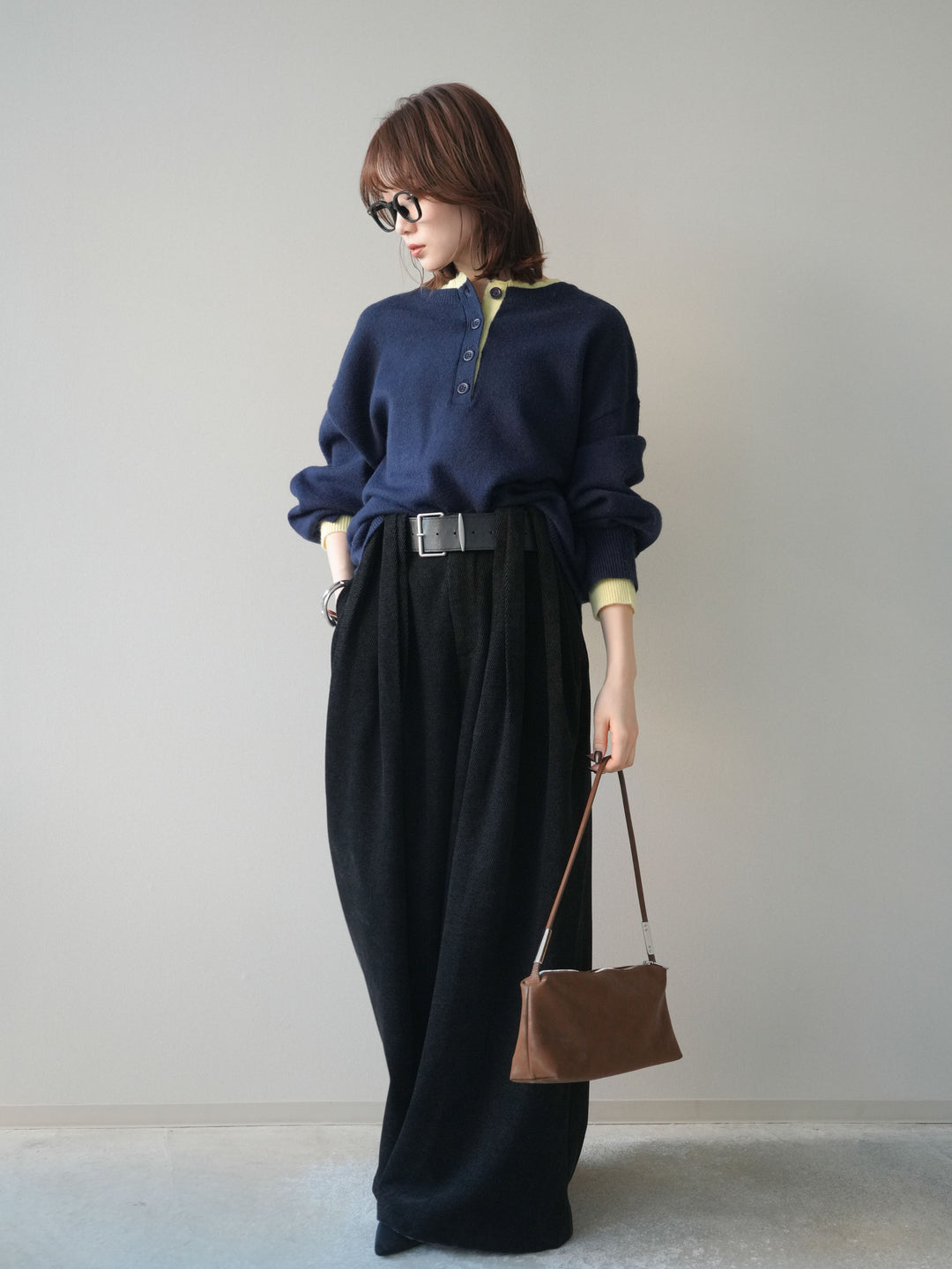 [SET]ヘンリーネック配色レイヤードニットプルオーバー+ベルトデザインループコールテンワイドパンツ(ベルト付き)(2set)