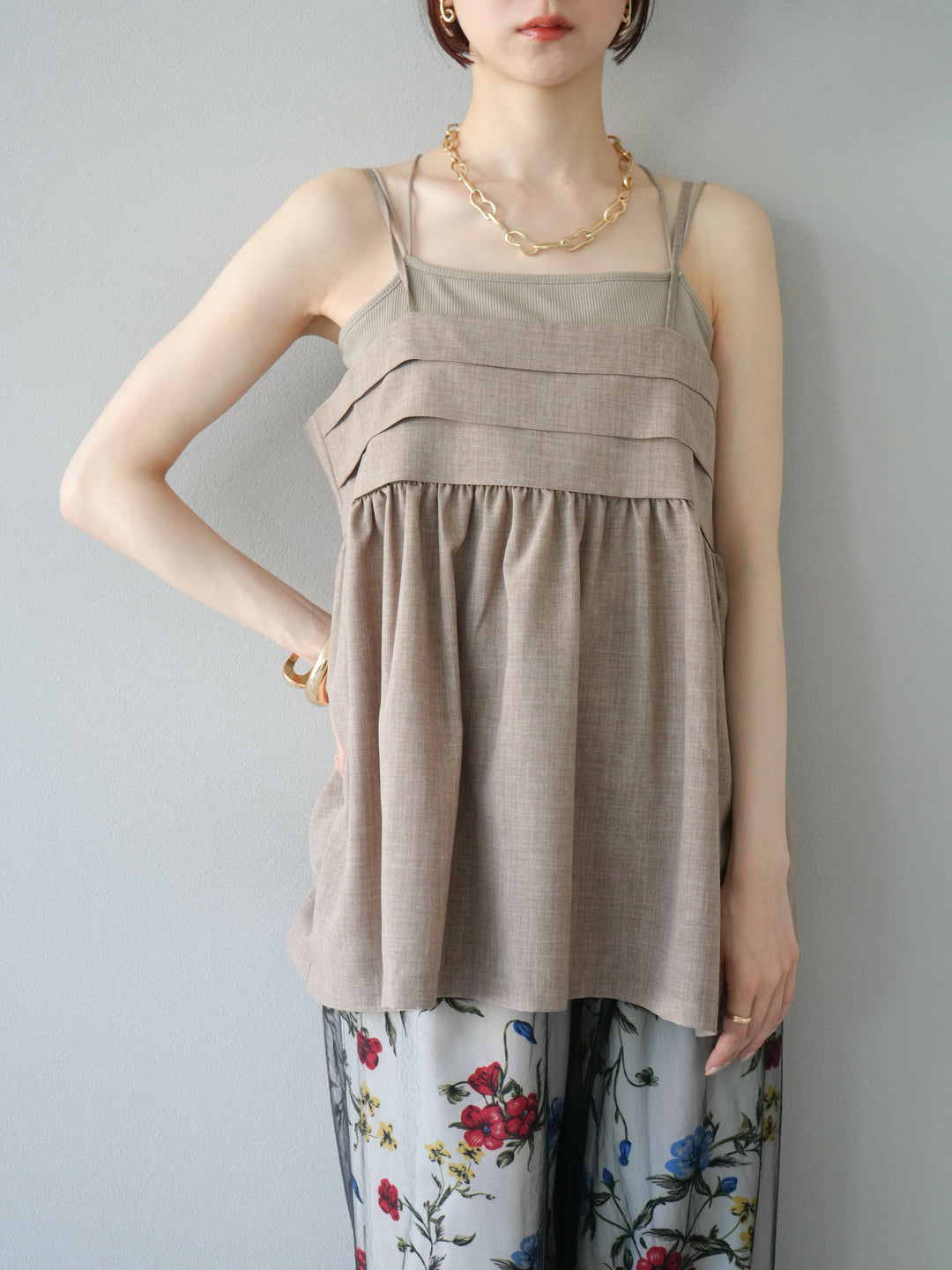 [訂位] 仿亞麻緊身設計吊帶背心/灰褐色