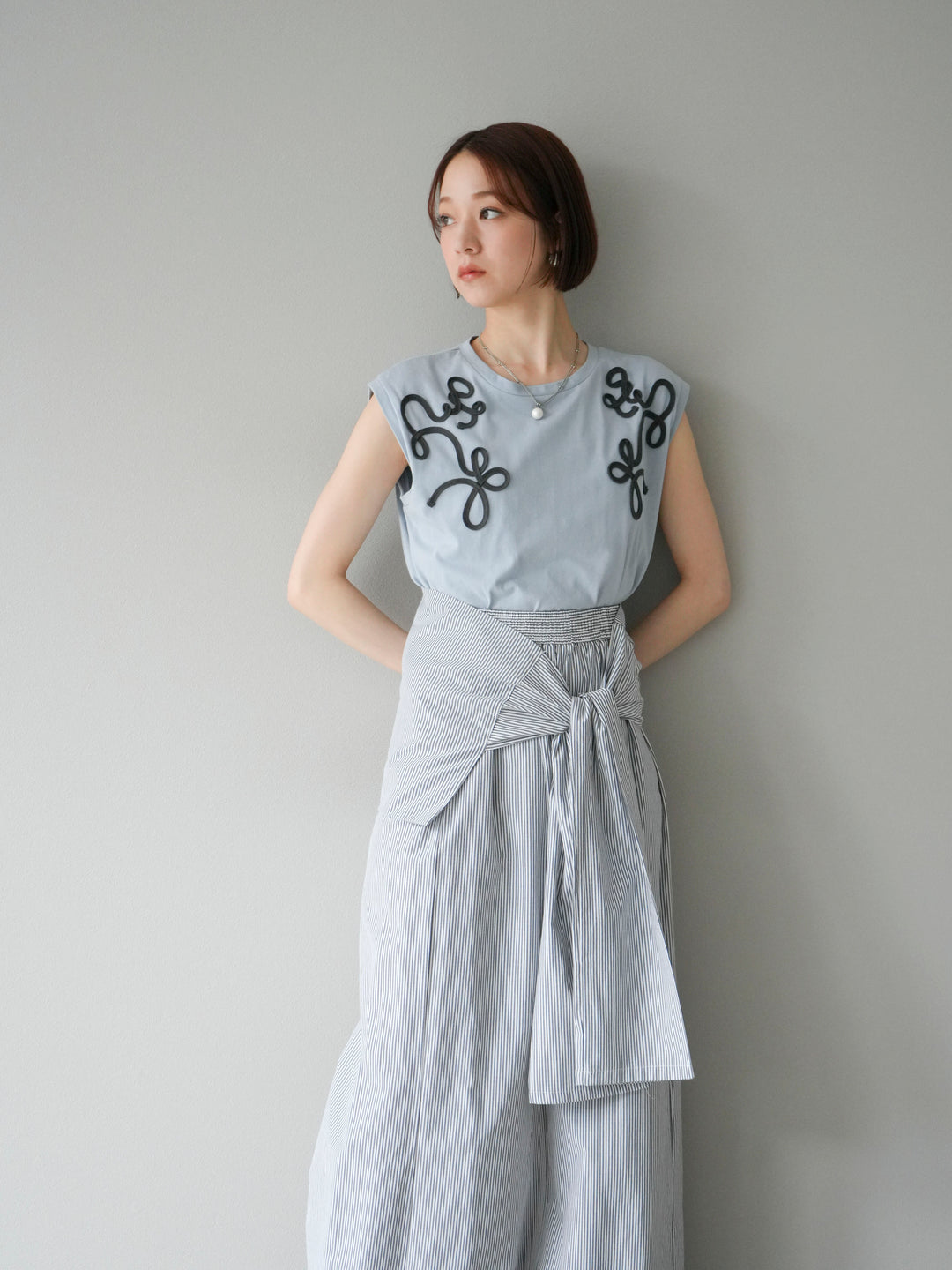 [SET]コード刺繍フレンチスリーブTシャツ+ウエスト巻きストライプイージーパンツ(2set)