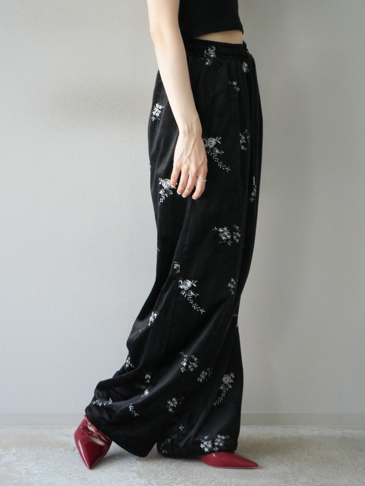 [予約]ベロアフラワーエンブロイダリーイージーパンツ/ブラック