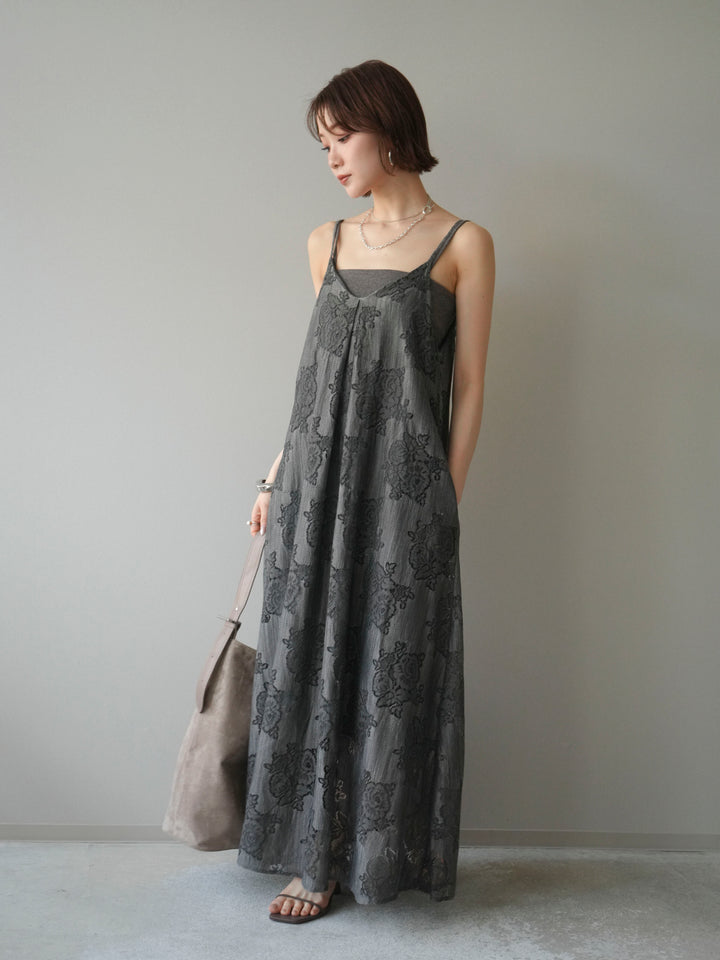 【預購】花朵蕾絲吊帶洋裝 / 灰色