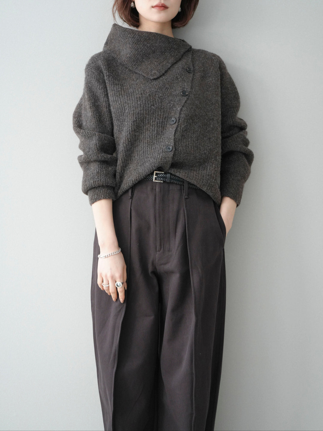 [予約]ハイネックデザインボタンニットカーディガン/mocha