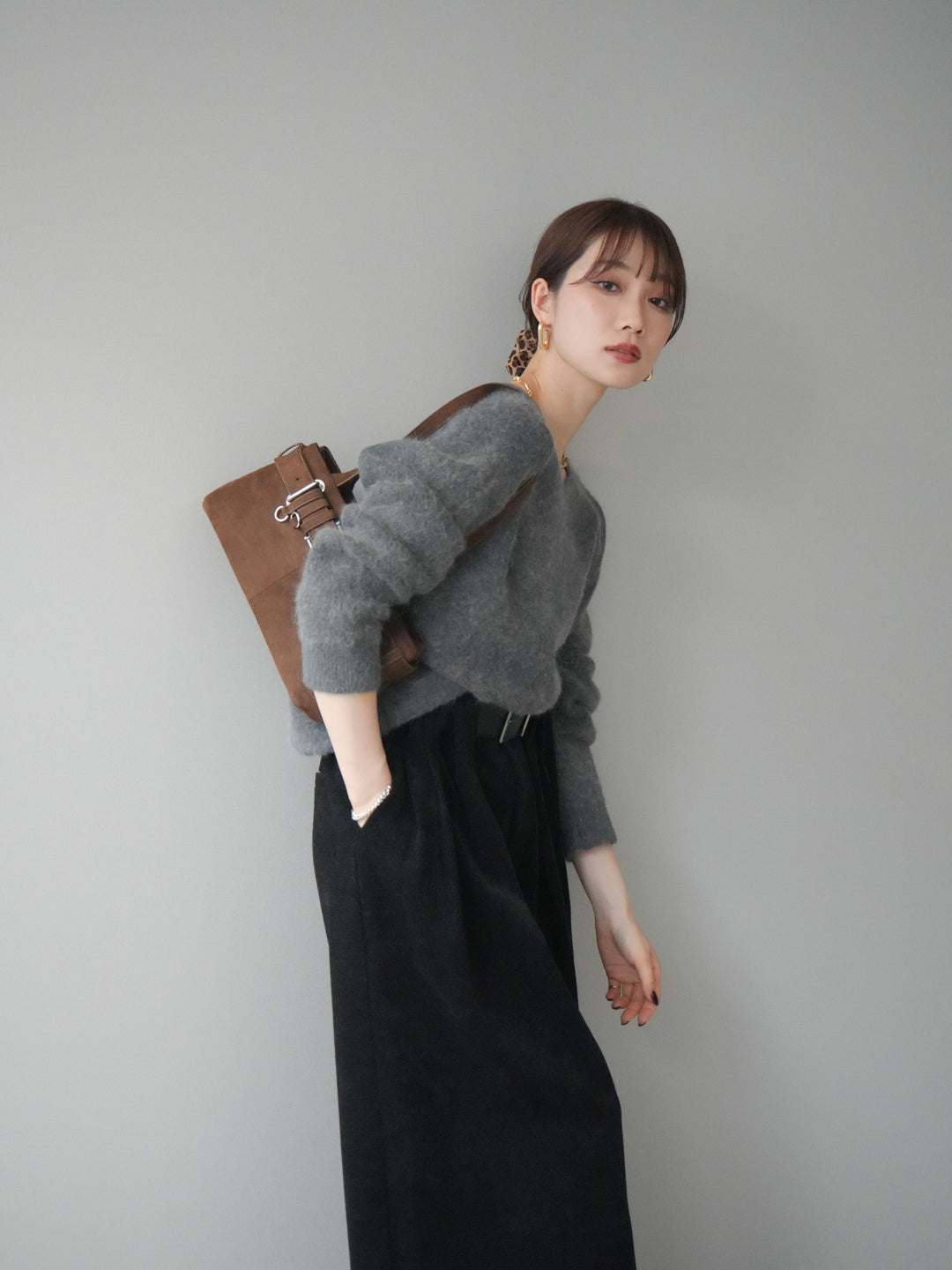 [予約]シュシュ付きアンゴラタッチVネックニットプルオーバー/gray