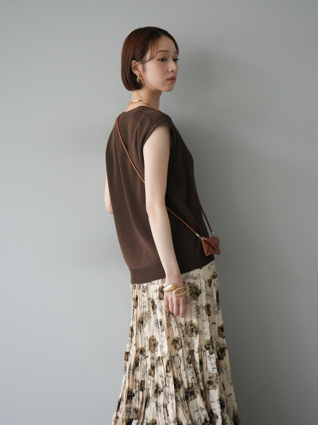 [SET] V領人造絲針織背心+花邊長裙（2件組）