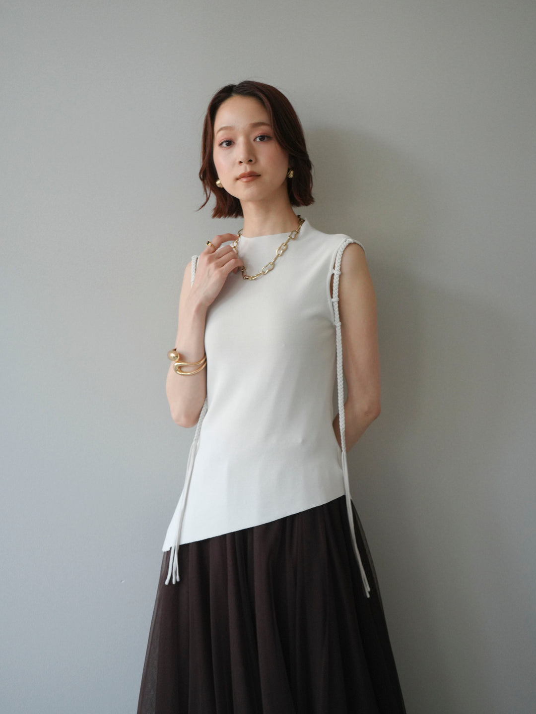 [予約]サイドコードアシメニットノースリーブ/white