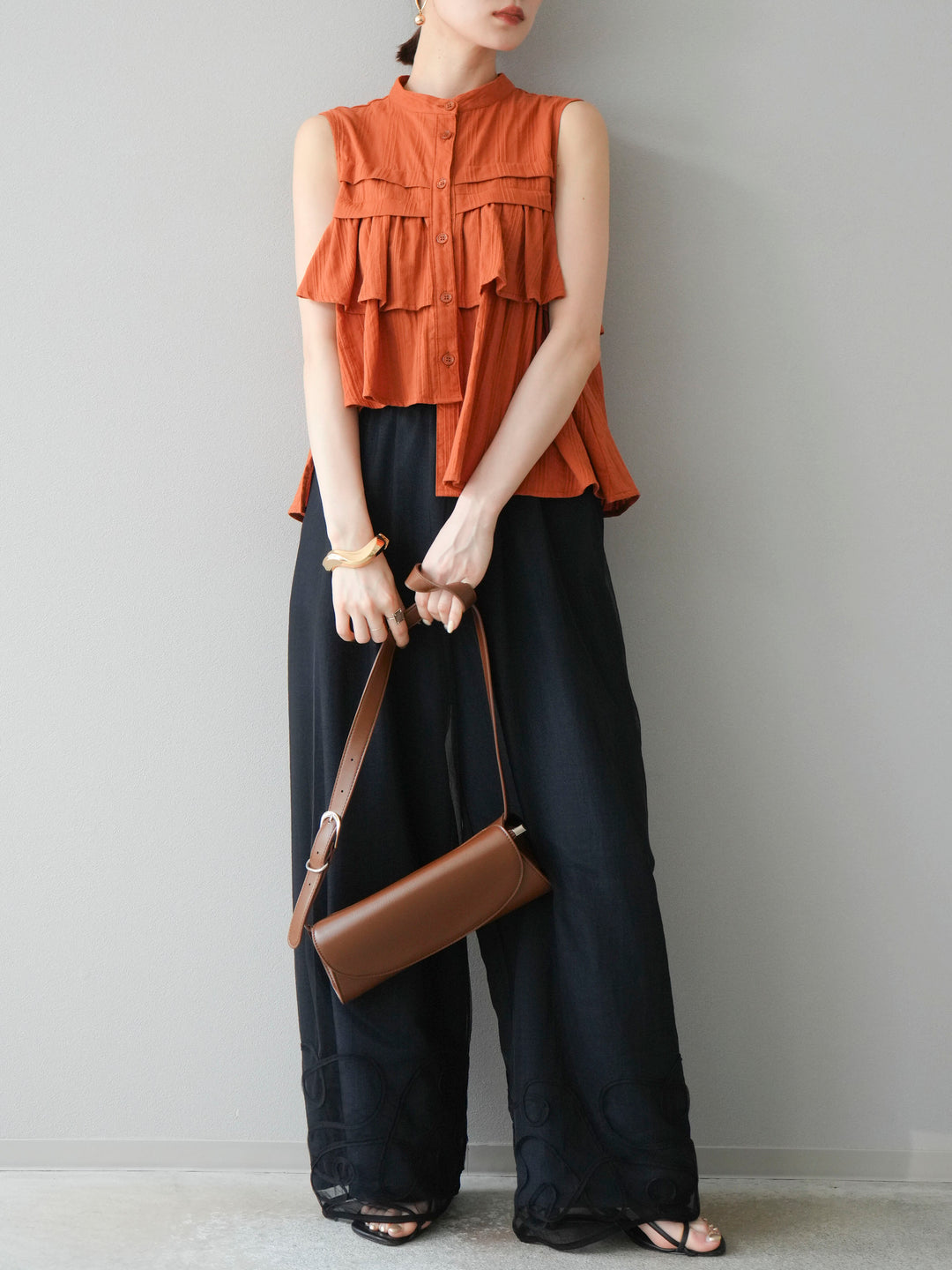 [SET]ドビーストライプアシンメトリーフリルノースリブラウス+コード刺繍チュールレイヤードパンツ(2set)