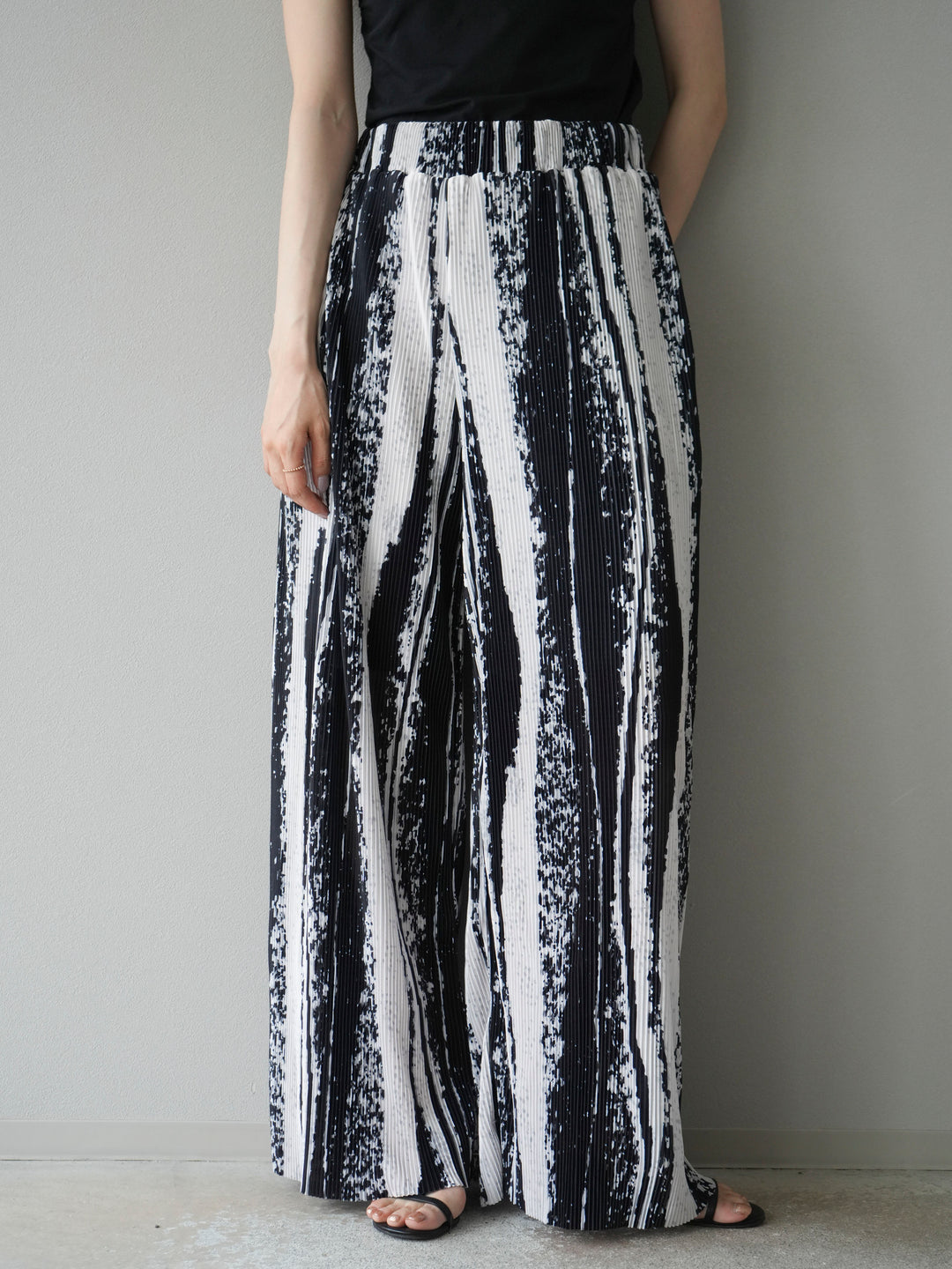 [予約]ニュアンスプリーツワイドパンツ/ブラック