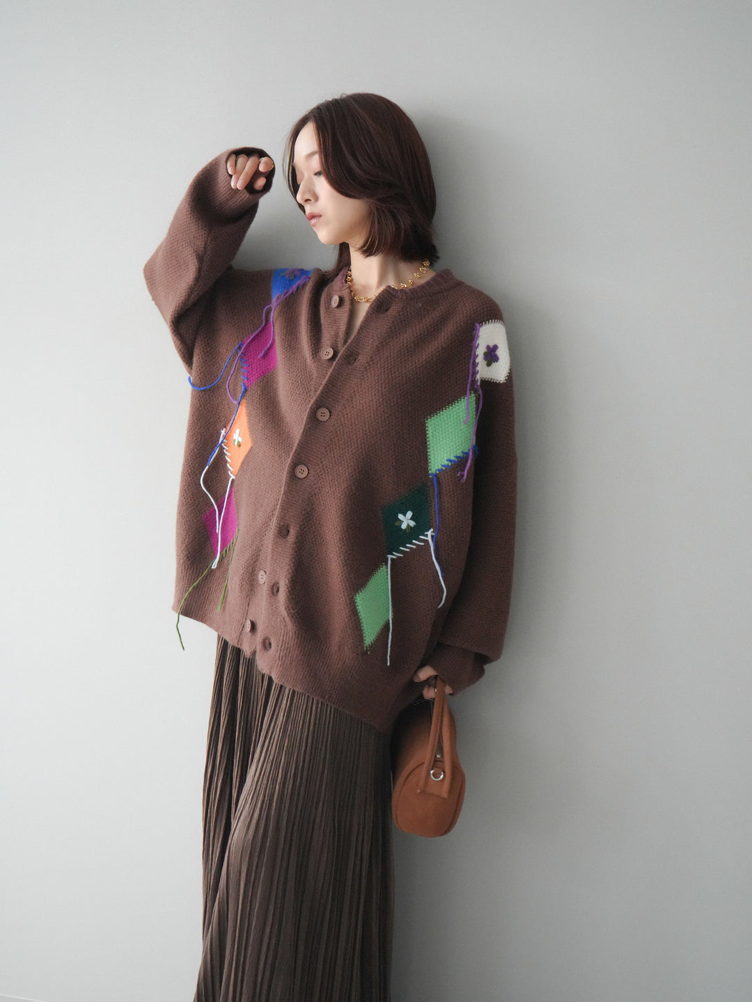 [SET]ハンドステッチアーガイルデザインニットカーディガン+裾レーススウェードプリーツマキシスカート(2set)