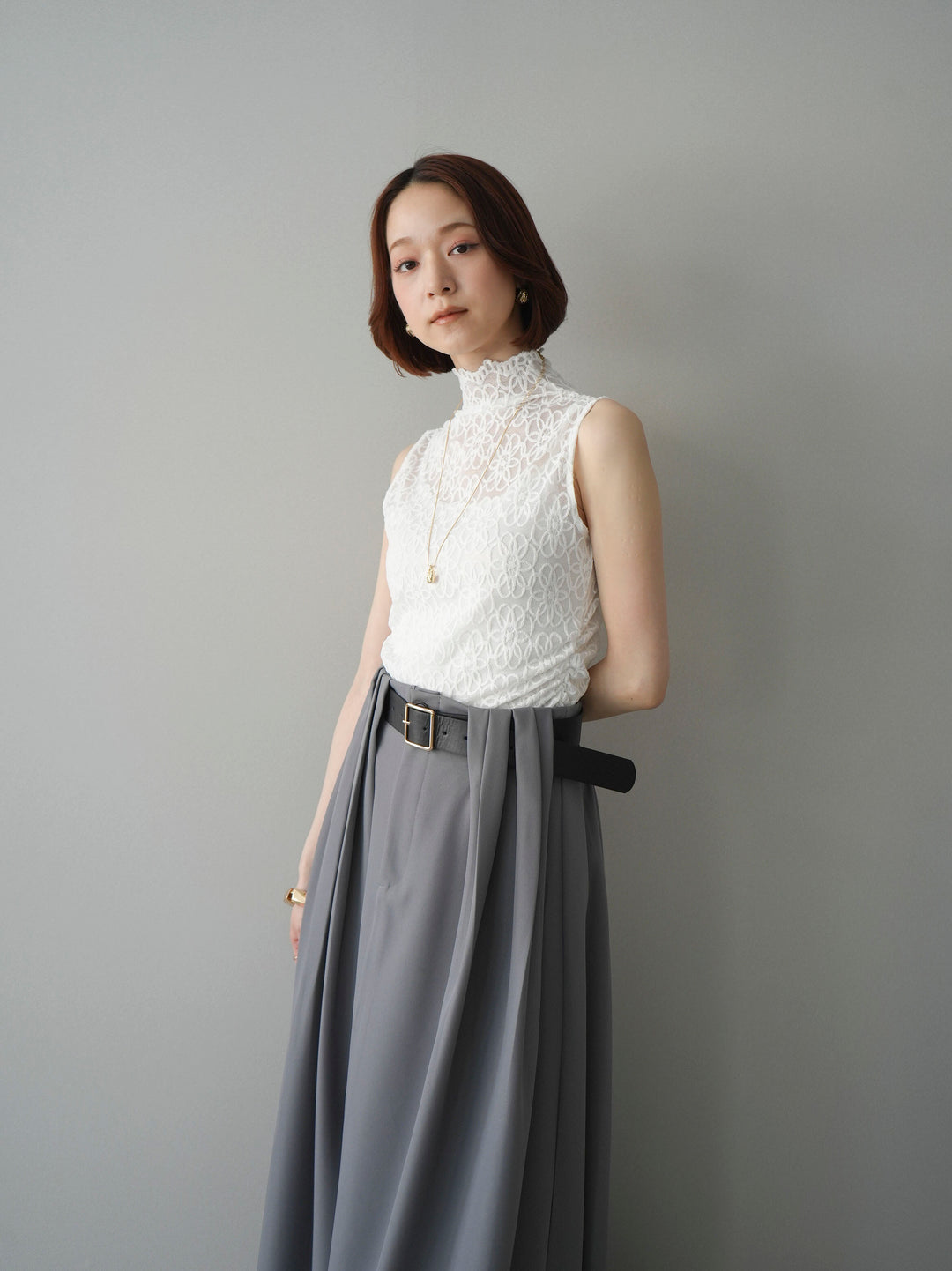 [予約]ノースリーブプチネックフラワージャガードトップス/white