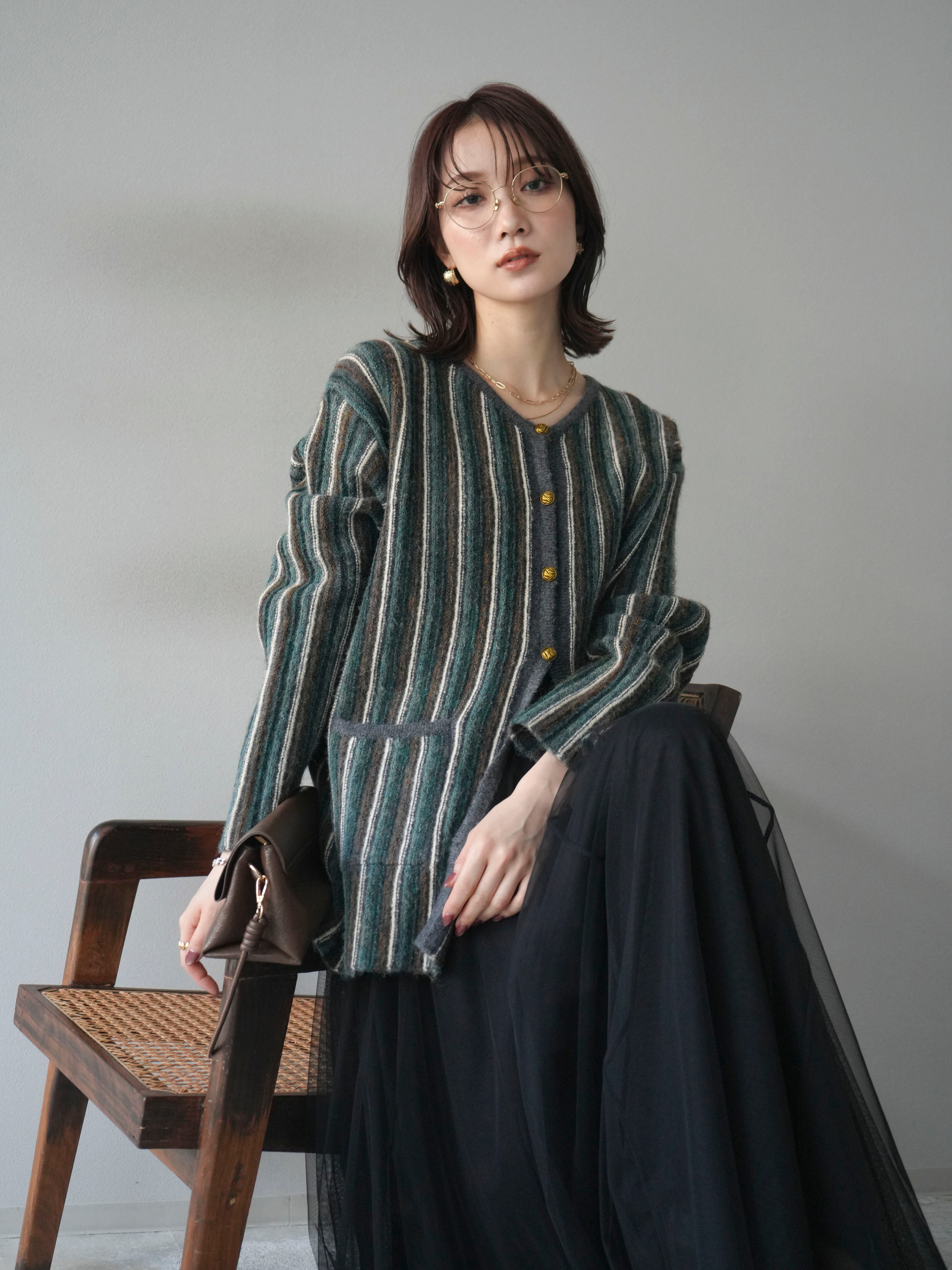 予約]アンティークボタンストライプニットカーディガン/charcoal – Lumier