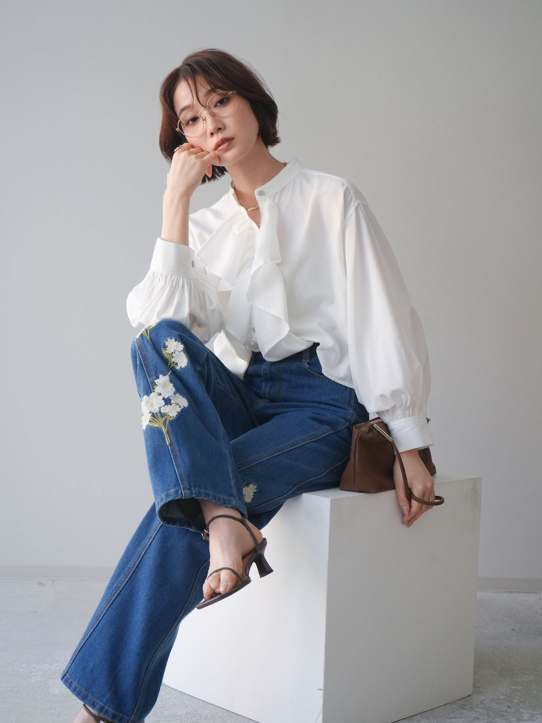 [SET]ラッフルフレアショートブラウス+フラワー刺繍ストレートデニム(2set)