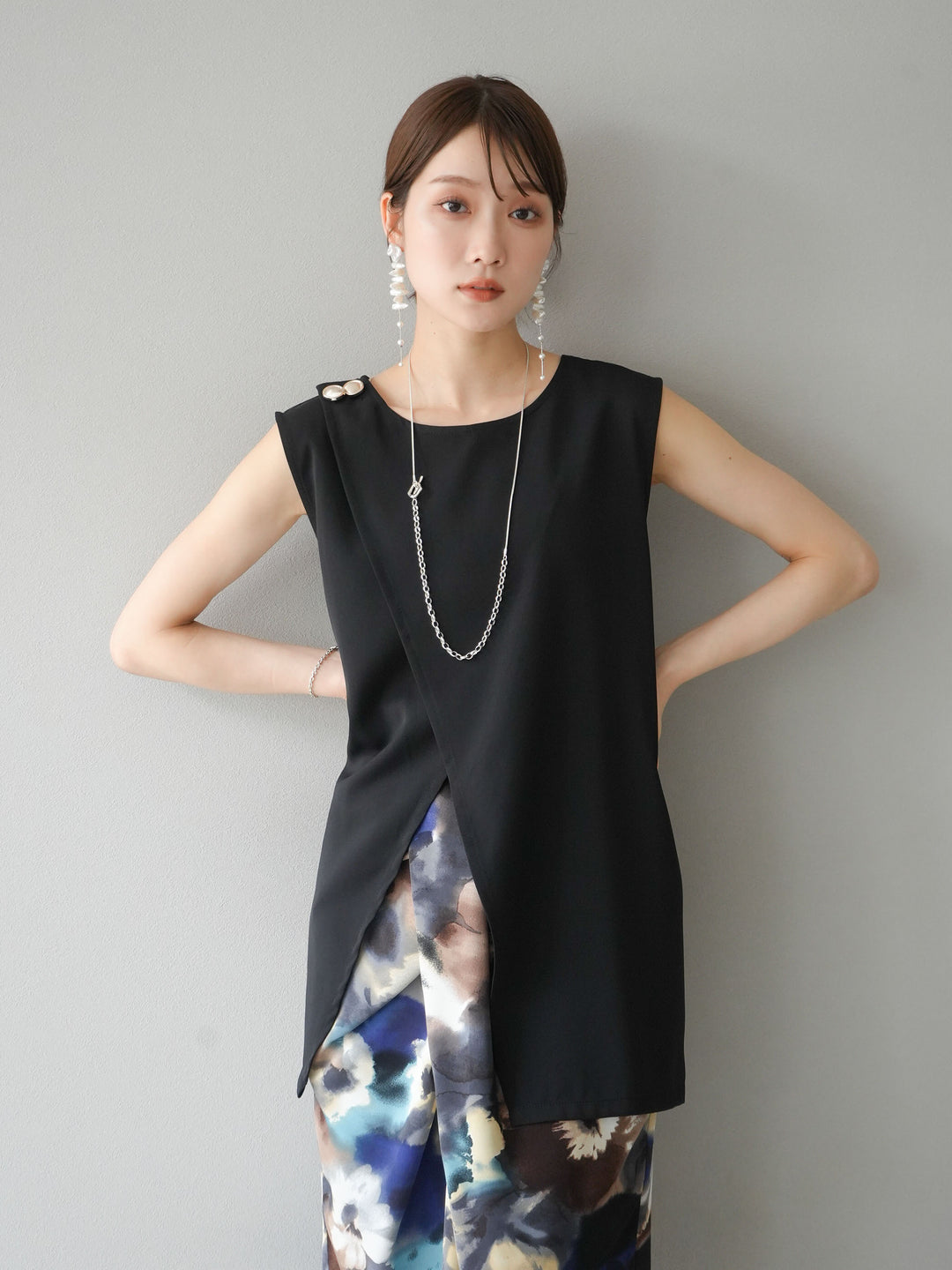 [SET] Layered design vest + watercolor print tuck I-line skirt (2set)