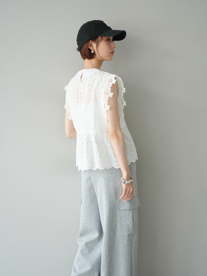 [SET] 扇貝刺繡蕾絲上衣 + 腰線側袋運動褲（2 組）