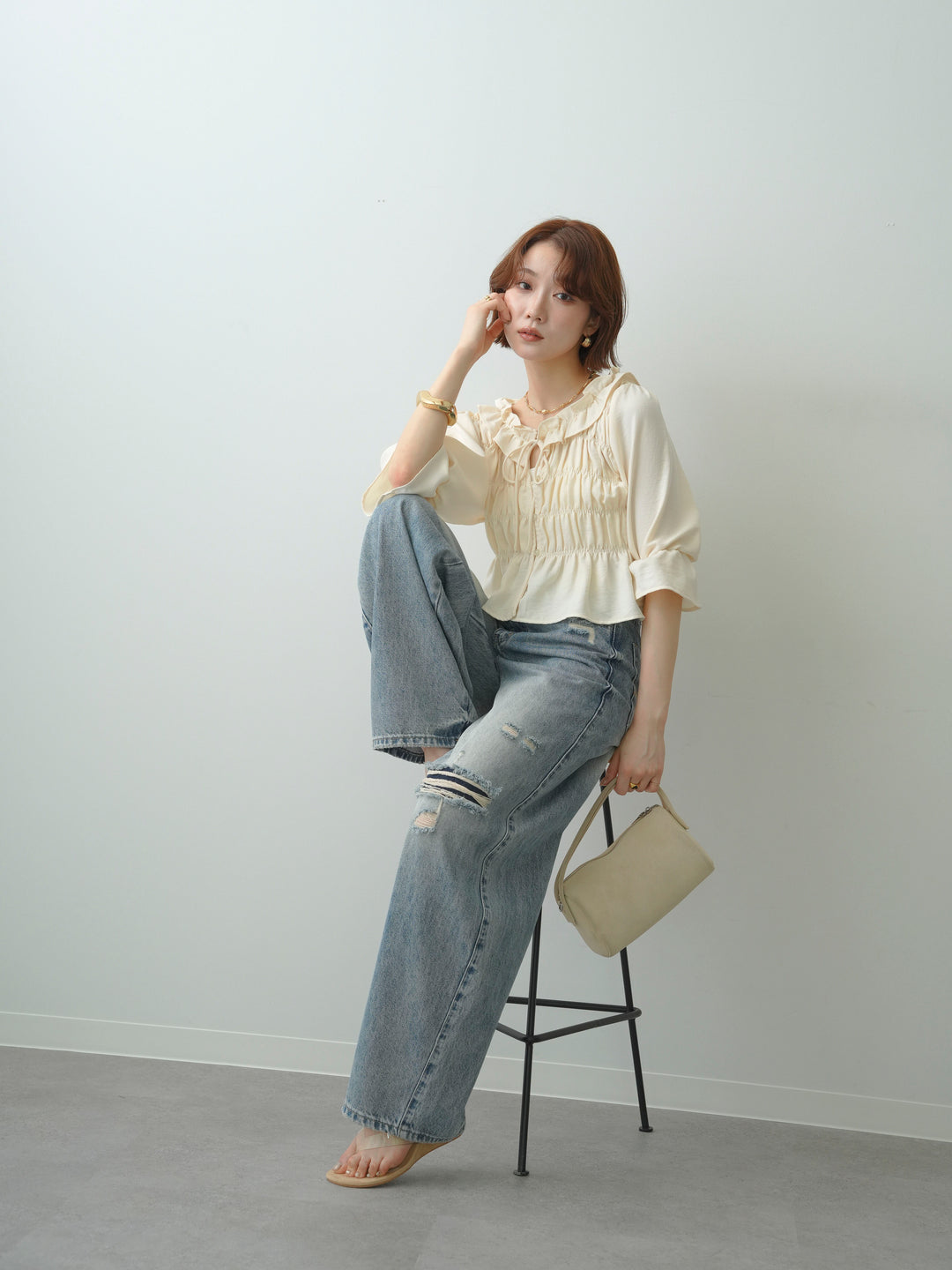 [SET]フリルネックシャーリングブラウス+ダメージデニムセミワイドパンツ(2set)