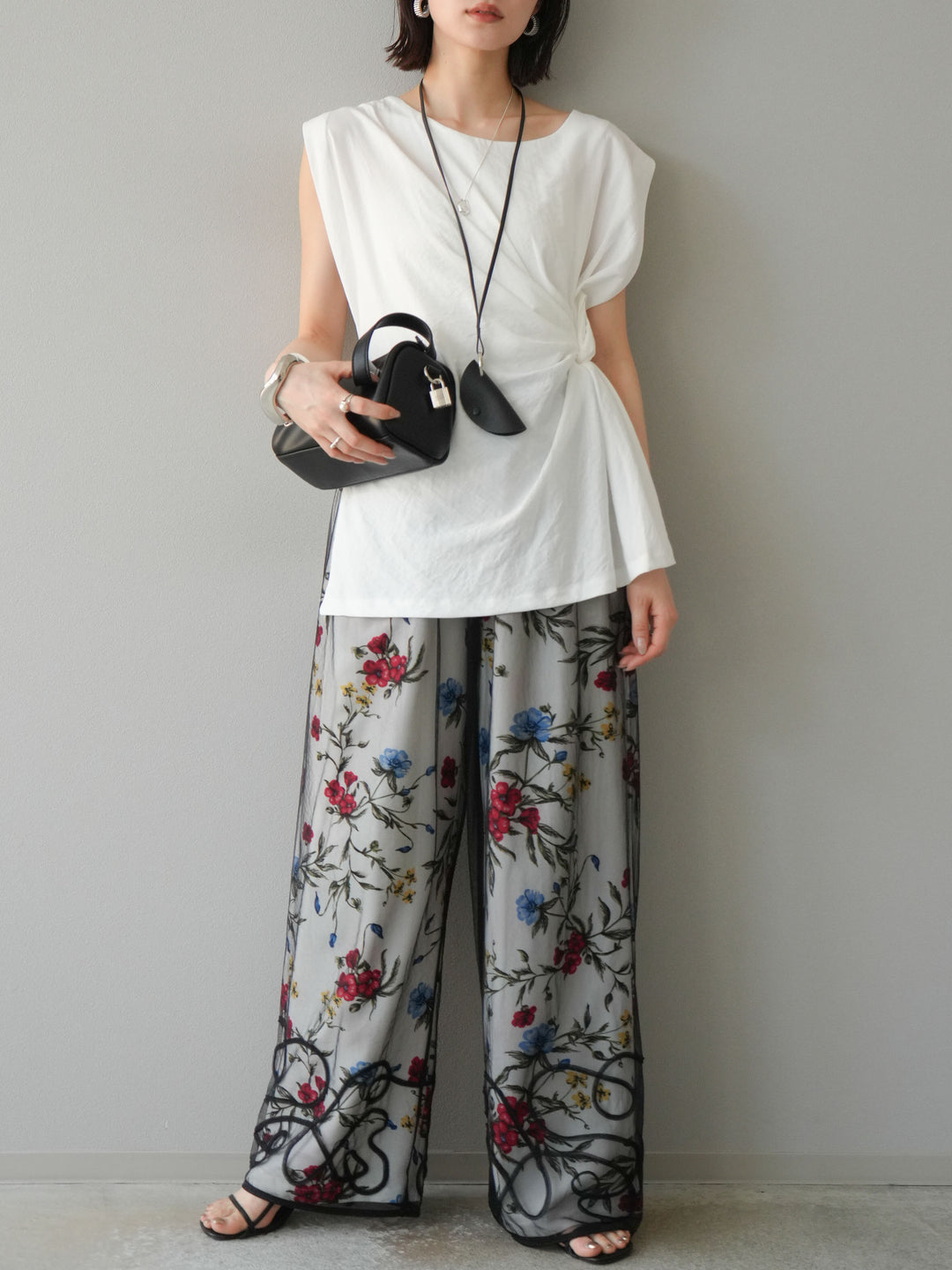 [SET] 側扭法式上衣+植物圖案休閒褲+繩繡薄紗疊穿褲（3件套裝）