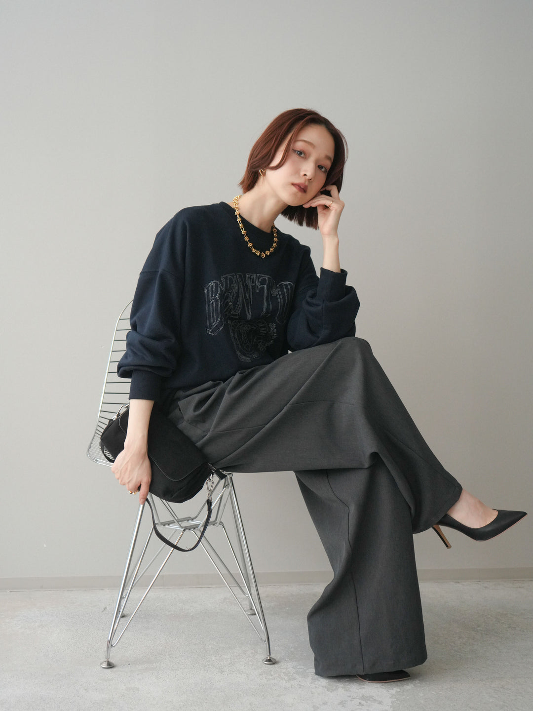 [SET]カレッジロゴ刺繍BIGスウェットプルオーバー+サテンベルトタックワイドパンツ(2set)