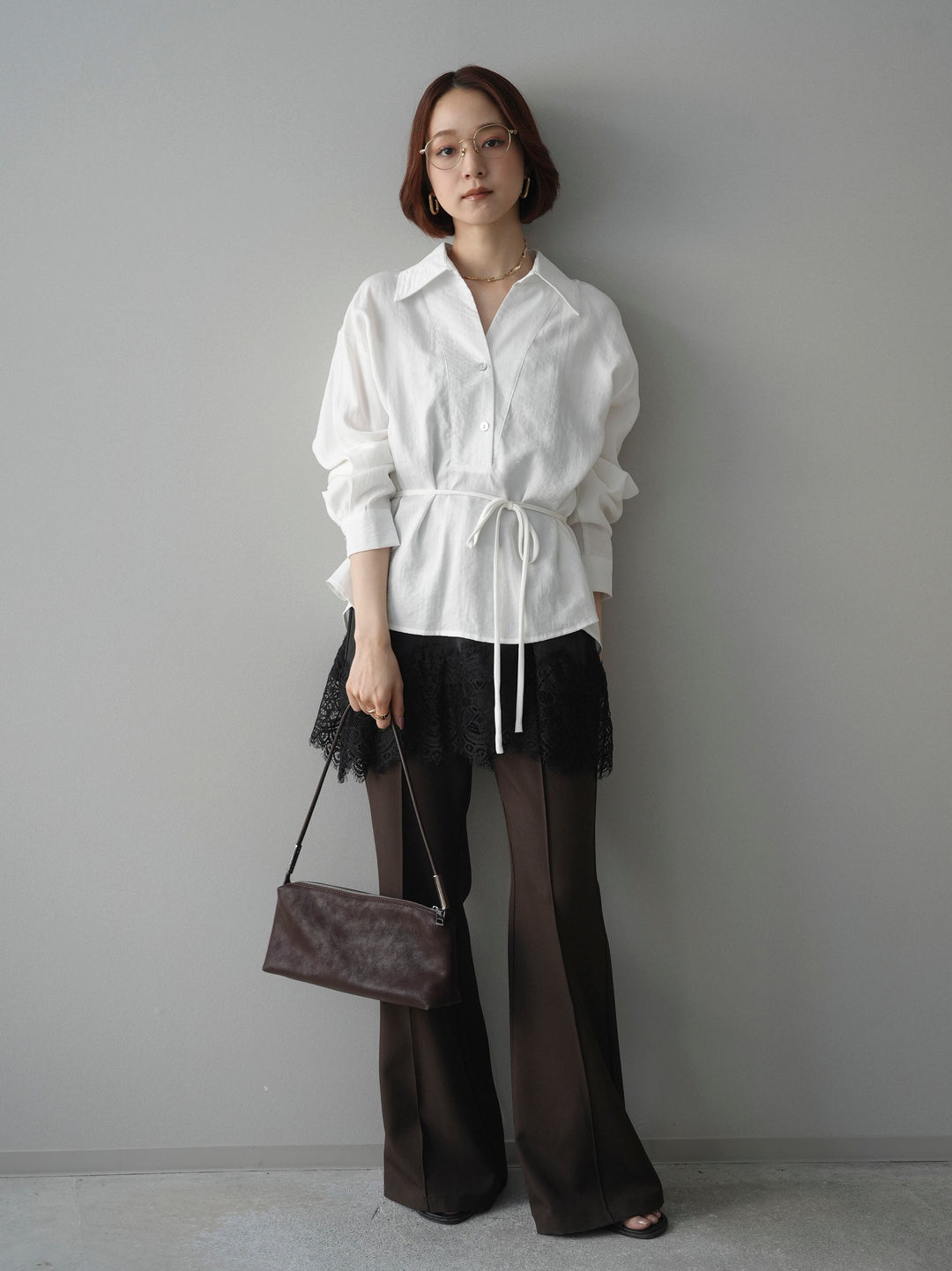 [SET]Vネック変形ラインシャツ+レーストリムキャミソール+センターシームフレアパンツ(3set)