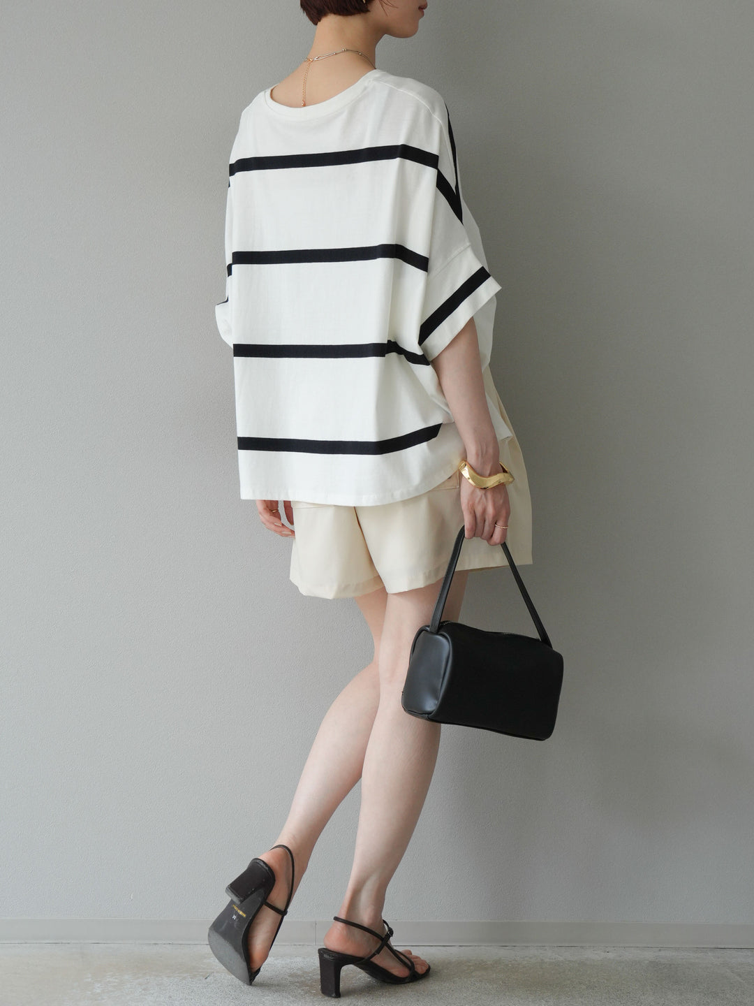 [預購] ICE TOUCH 荷葉邊褶皺短褲/米白色