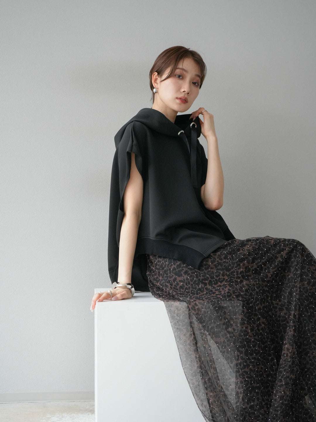 [予約]アシンメトリードルマンバックZIPフーディー/ブラック