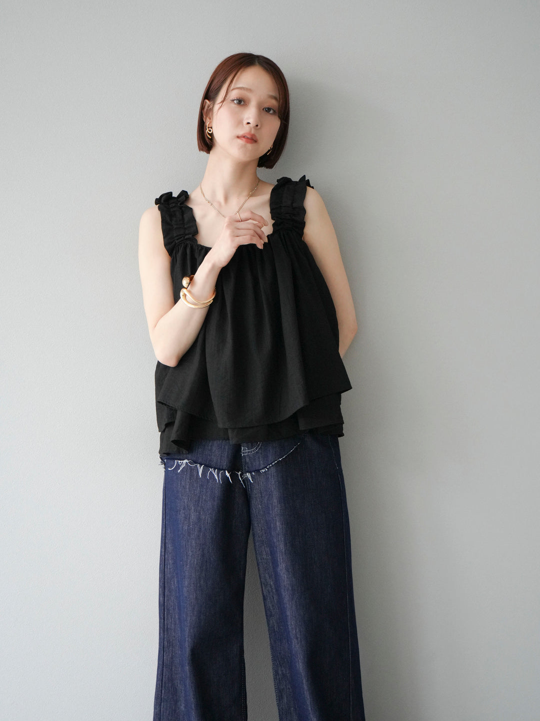 [SET] 縮肩喇叭背心 + 臀部設計牛仔褲 (2 件套)