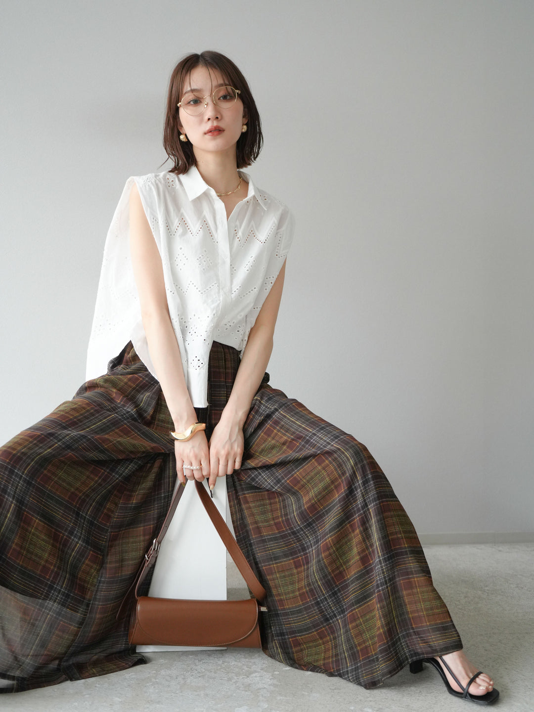 [予約]エンブロイダリーレースタックショルダーブラウス/ホワイト