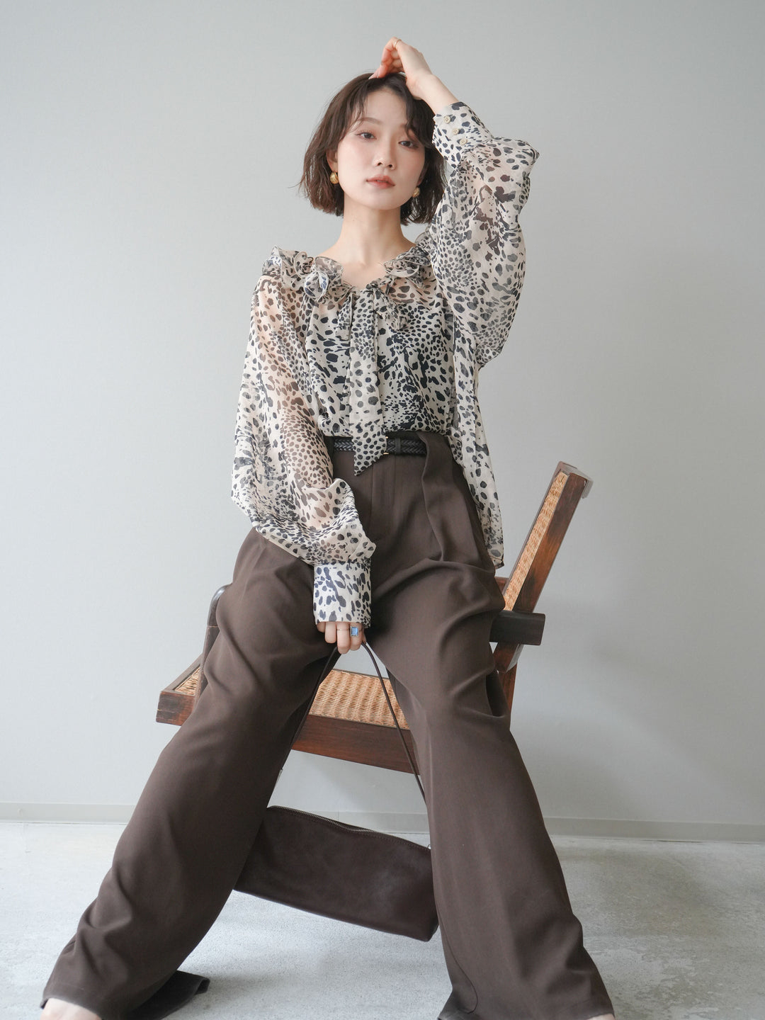 [予約]ラッフルネックシアーブラウス/leopard