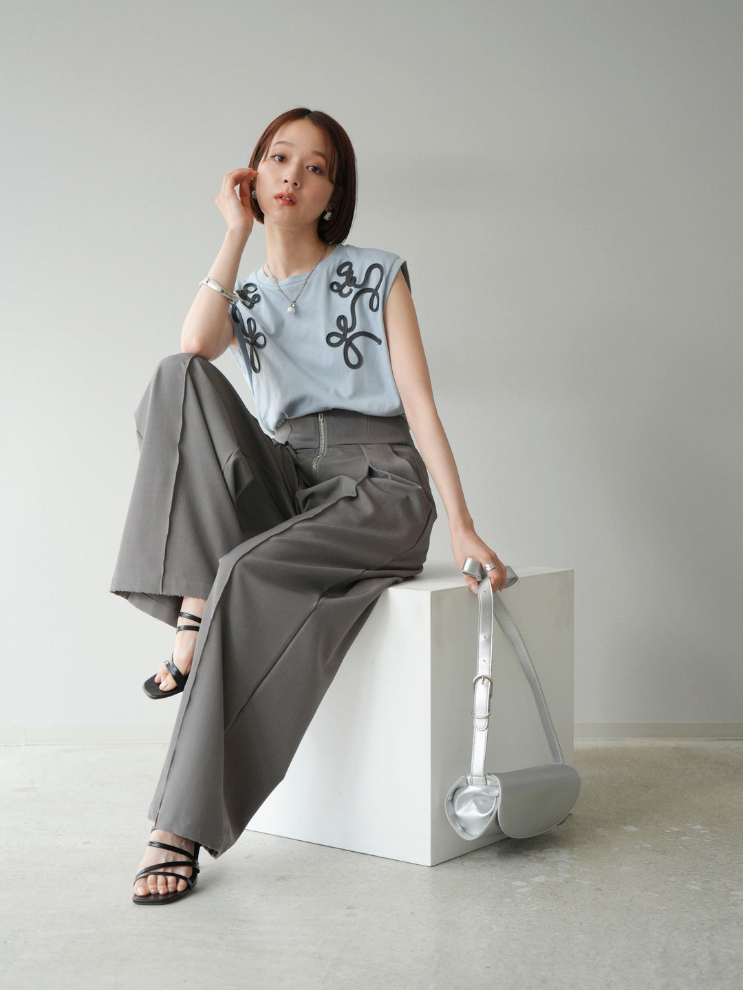 [SET]コード刺繍フレンチスリーブTシャツ+選べるアクセセット(2set)