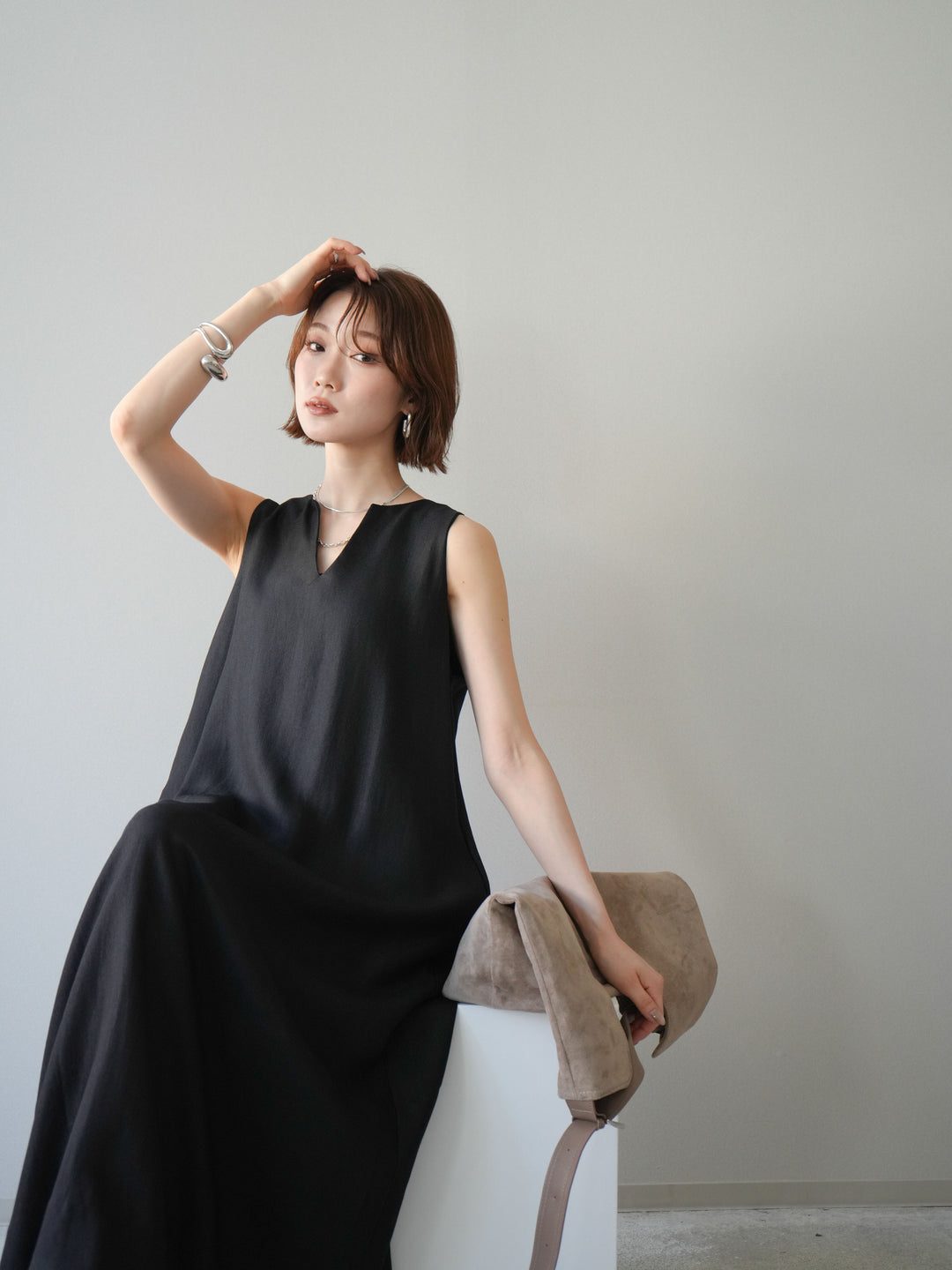 [予約]スキッパーフレアノースリーブワンピース/black