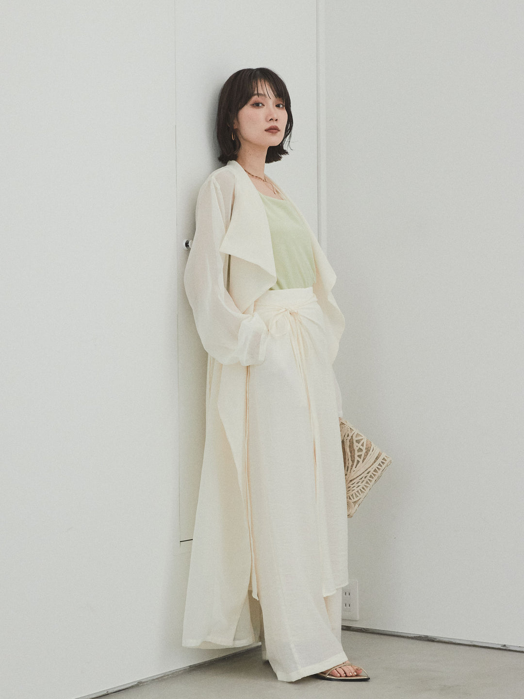 [SET] 方形天鵝絨背心 + 水洗緞層疊裙褲 + 透視長外套 (3 件套)